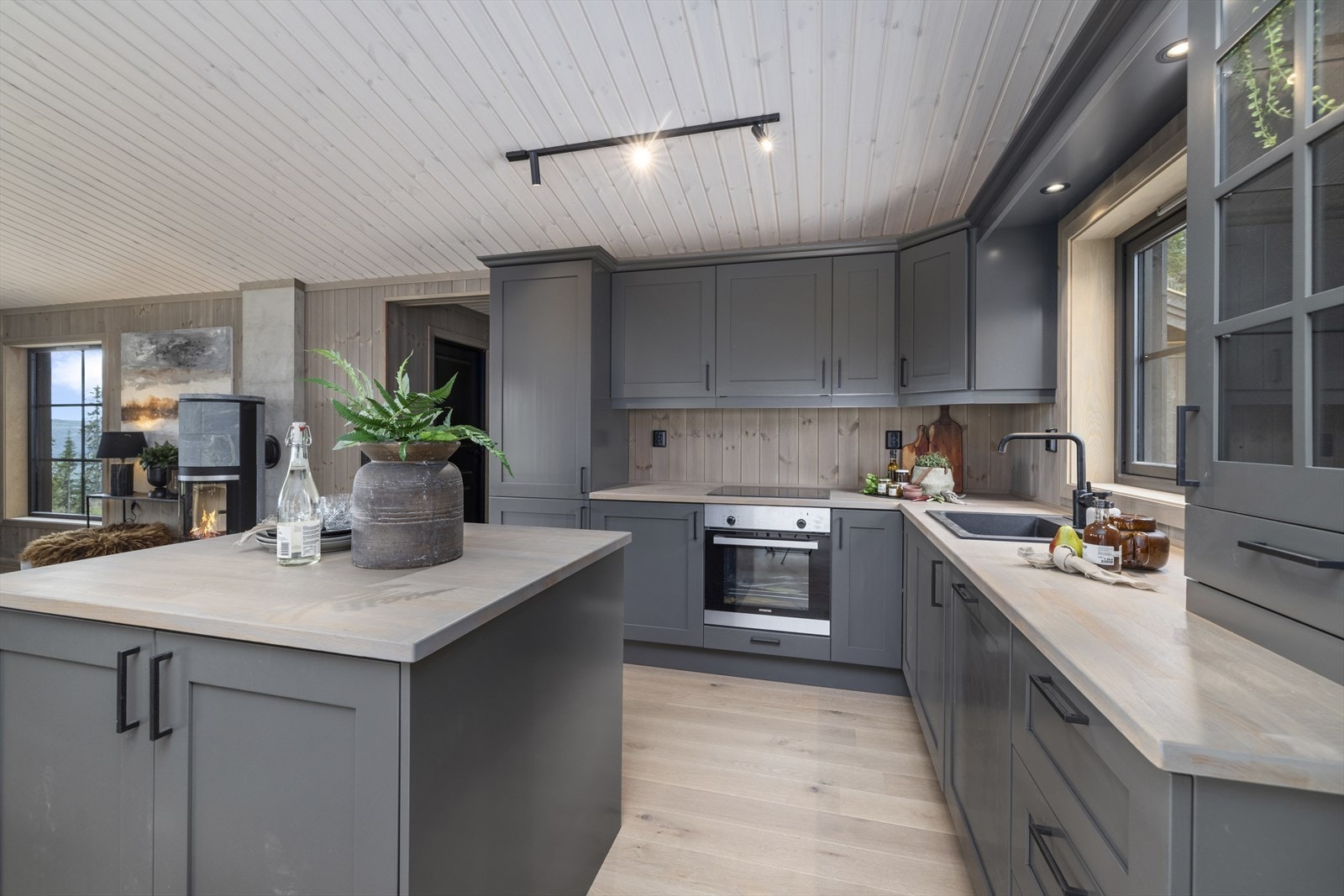 Tilsvarende hytte møblert Galleribilde