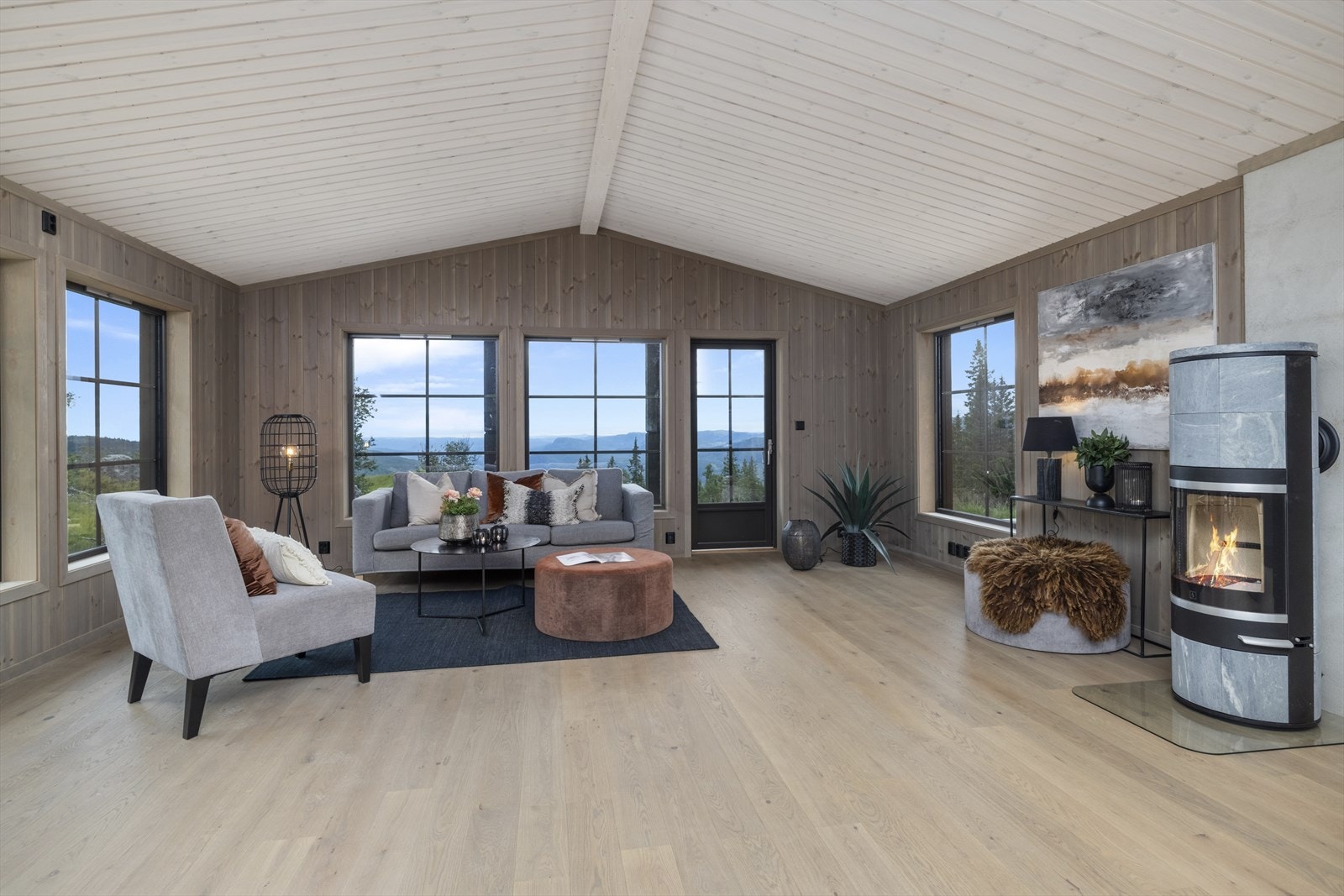 Tilsvarende hytte møblert Galleribilde