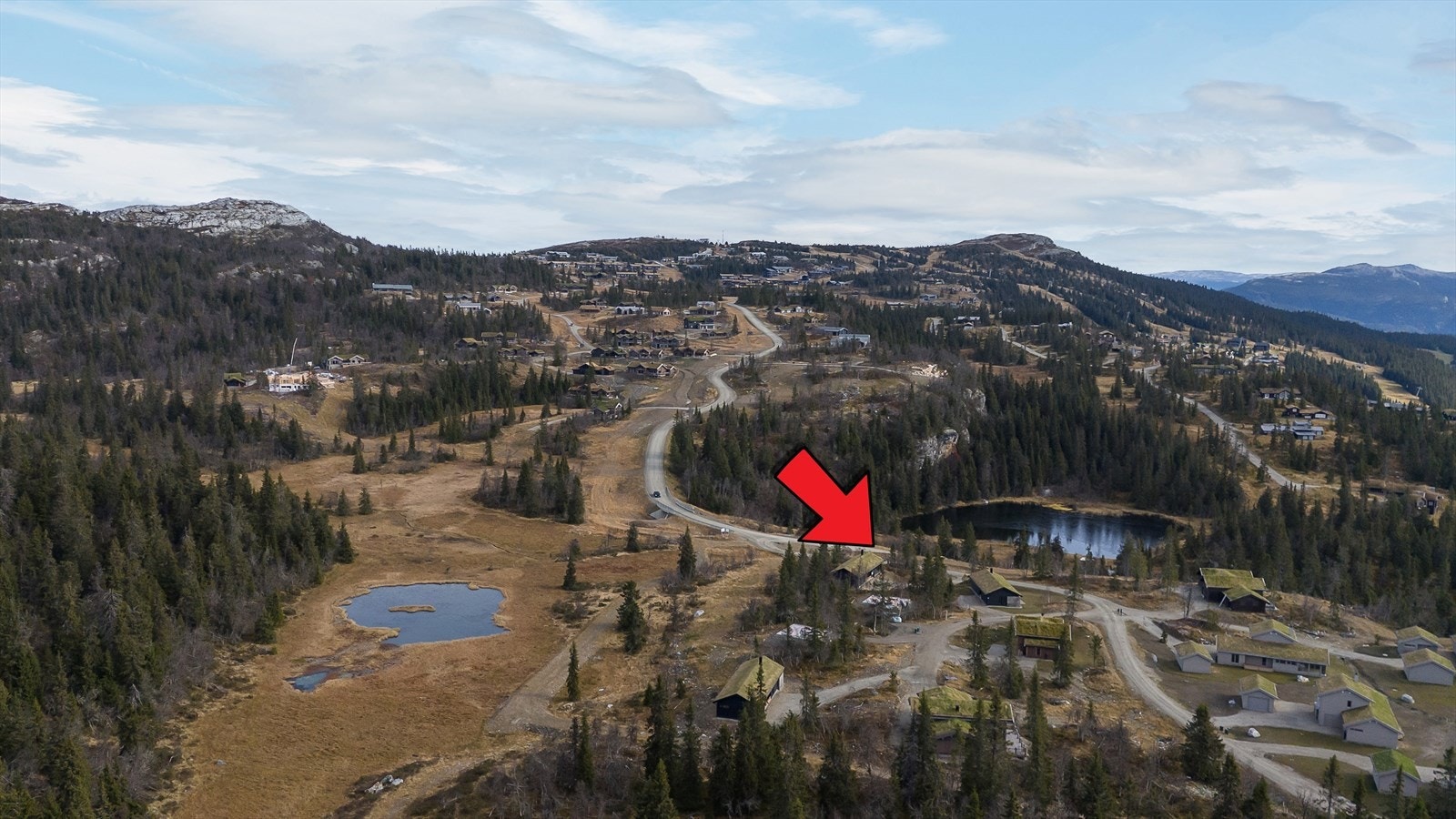 Oversiktsbilde over nærområdet. Flott og idyllisk beliggende med perfekte tur-og aktivitetsmuligheter for hele familien! Galleribilde