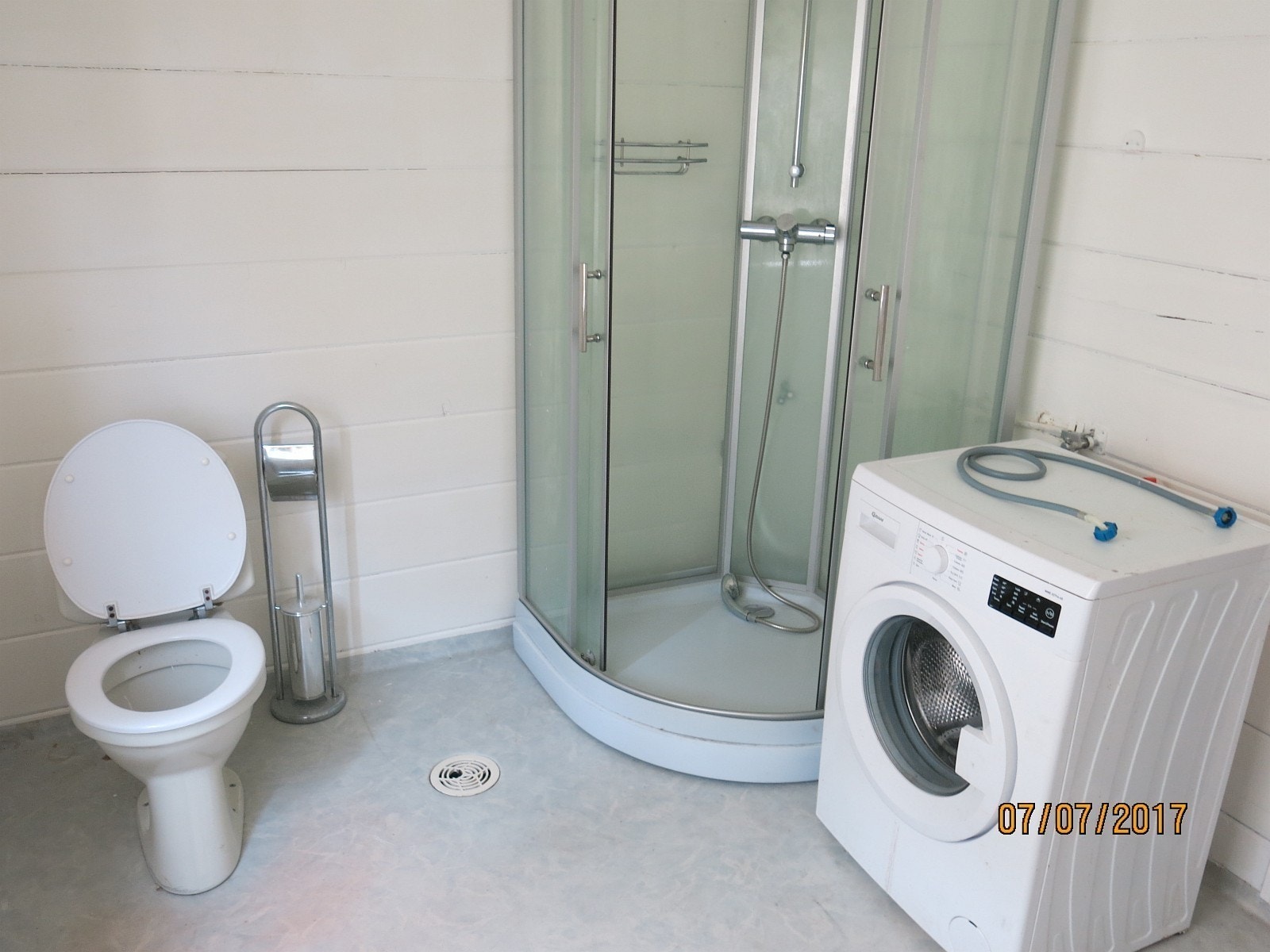 Bad mot dusjkabinett Galleribilde