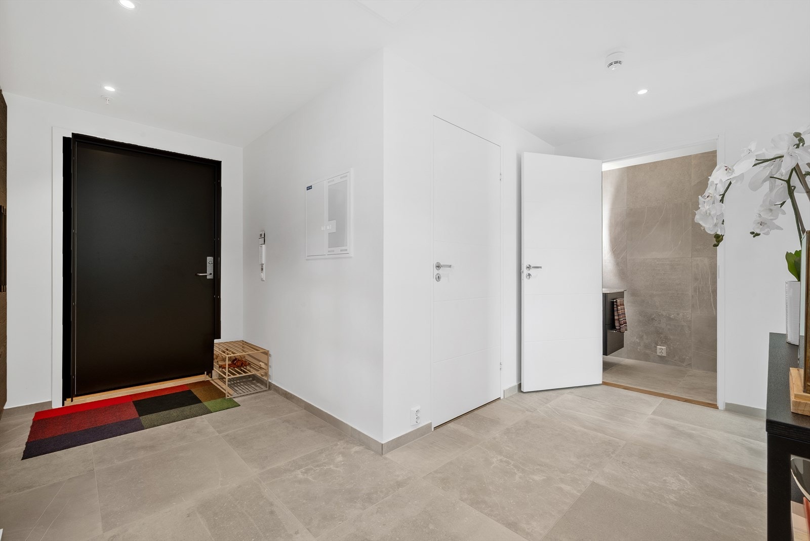 Store 60*60 lyse fliser gang og WC-rom Galleribilde