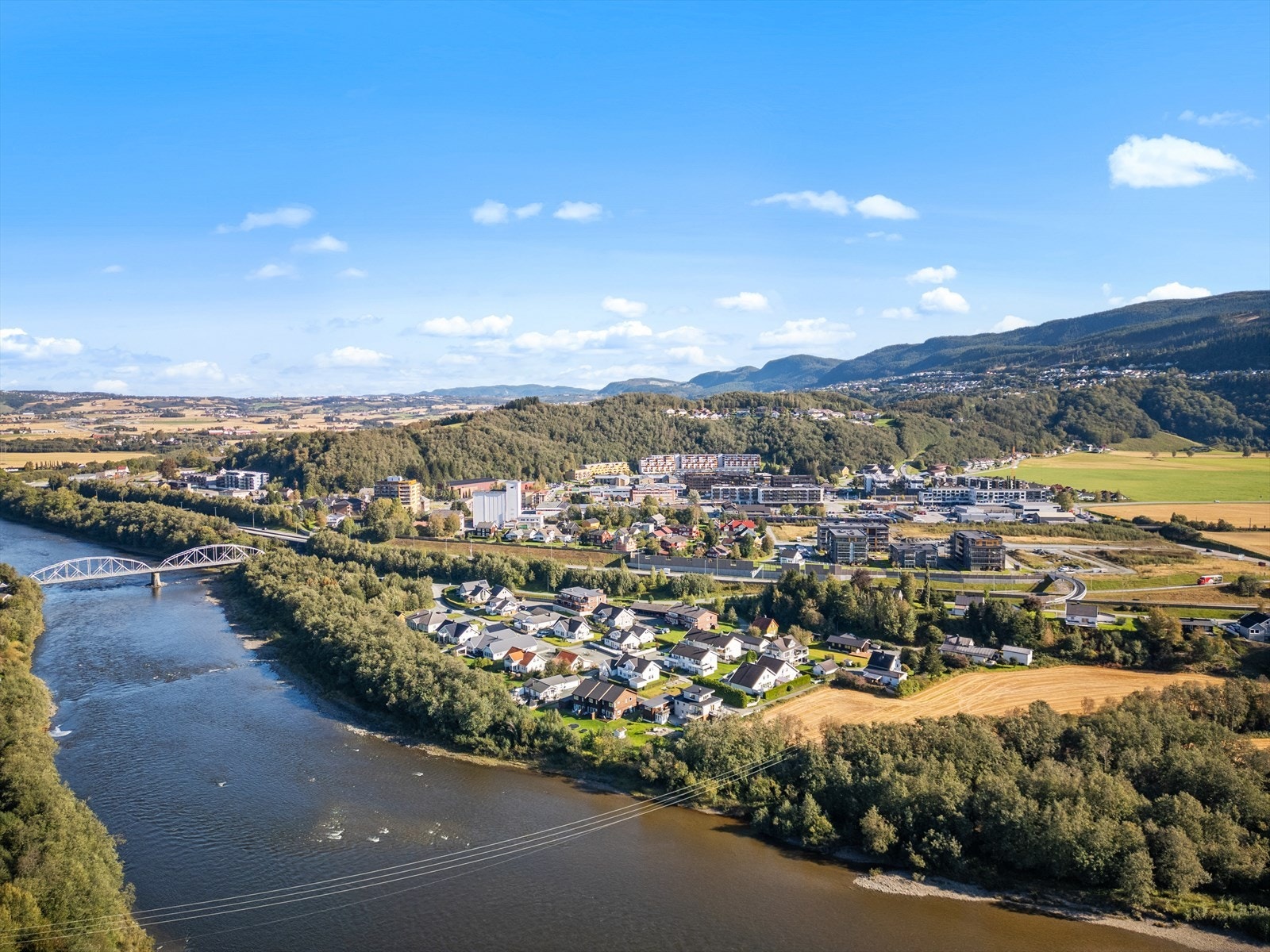 For de turglade har Melhus et bredt utvalg i flotte områder med oppgåtte turstier, samt oppkjørte skiløyper om vinteren. Her kan turstier ved Gaula og i Vassfjellet nevnes. Velkommen til visning! Galleribilde