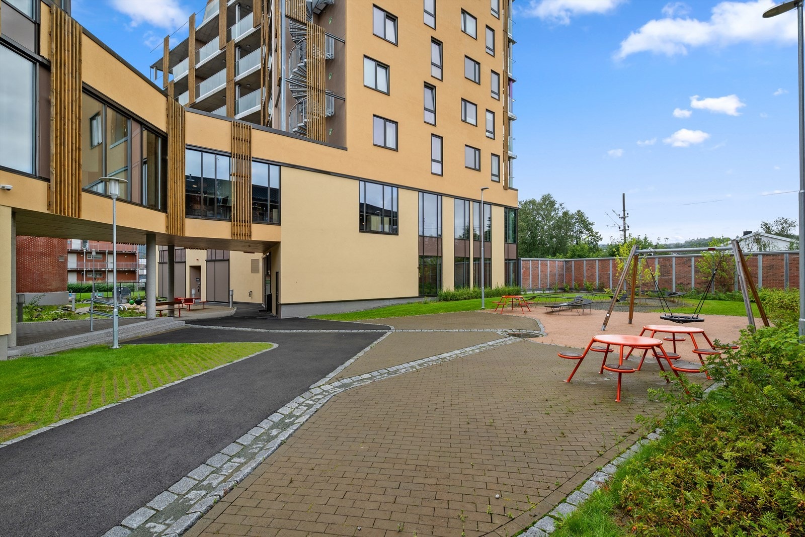 Fasade og uteområde Galleribilde