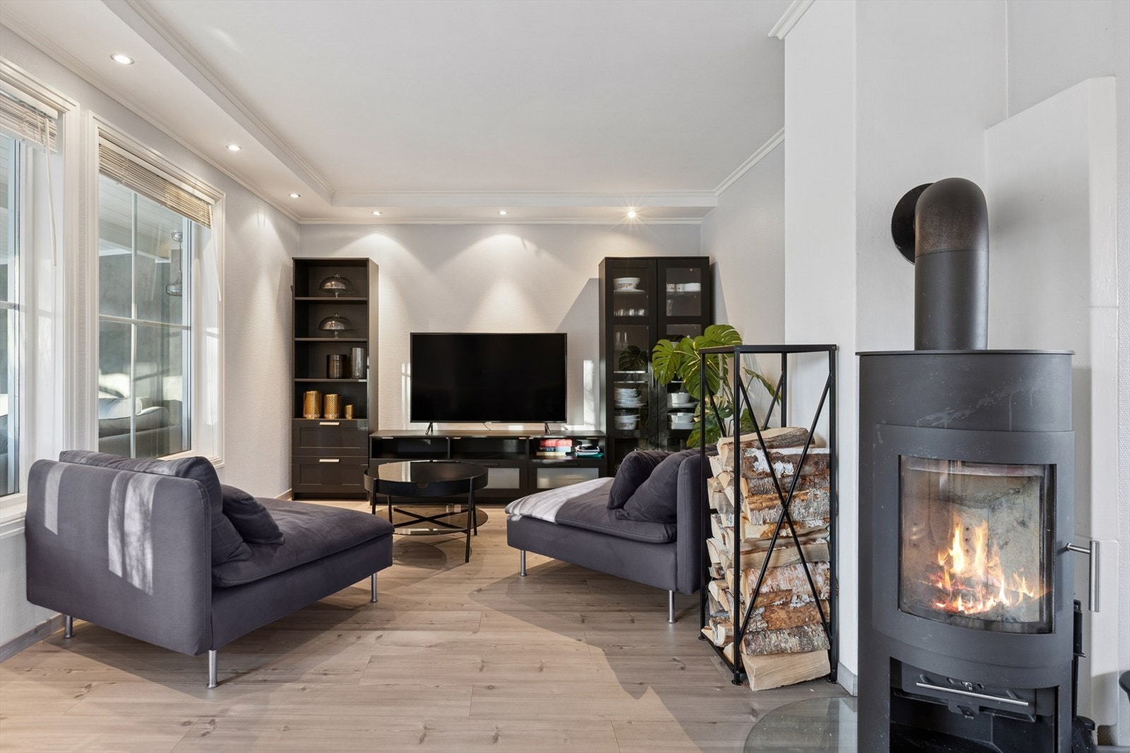 Det er montert en peisovn for hygge og varme på kalde dager. Galleribilde