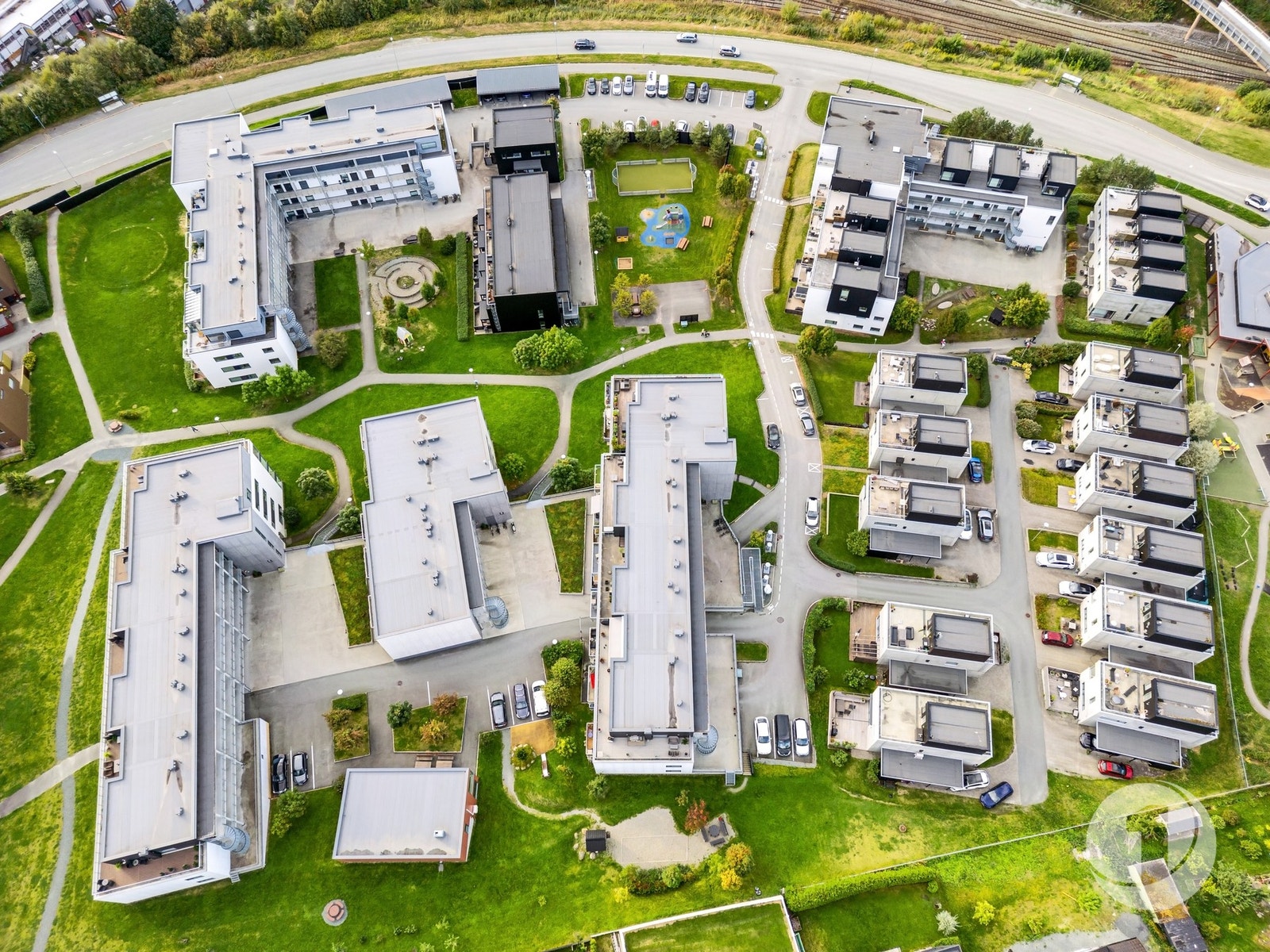 Sameiet Horgvegen 13-17 ble ferdigstilt i 2014 og består av 74 boligseksjoner med en sjønær og sentral beliggenhet på Ranheim. Galleribilde