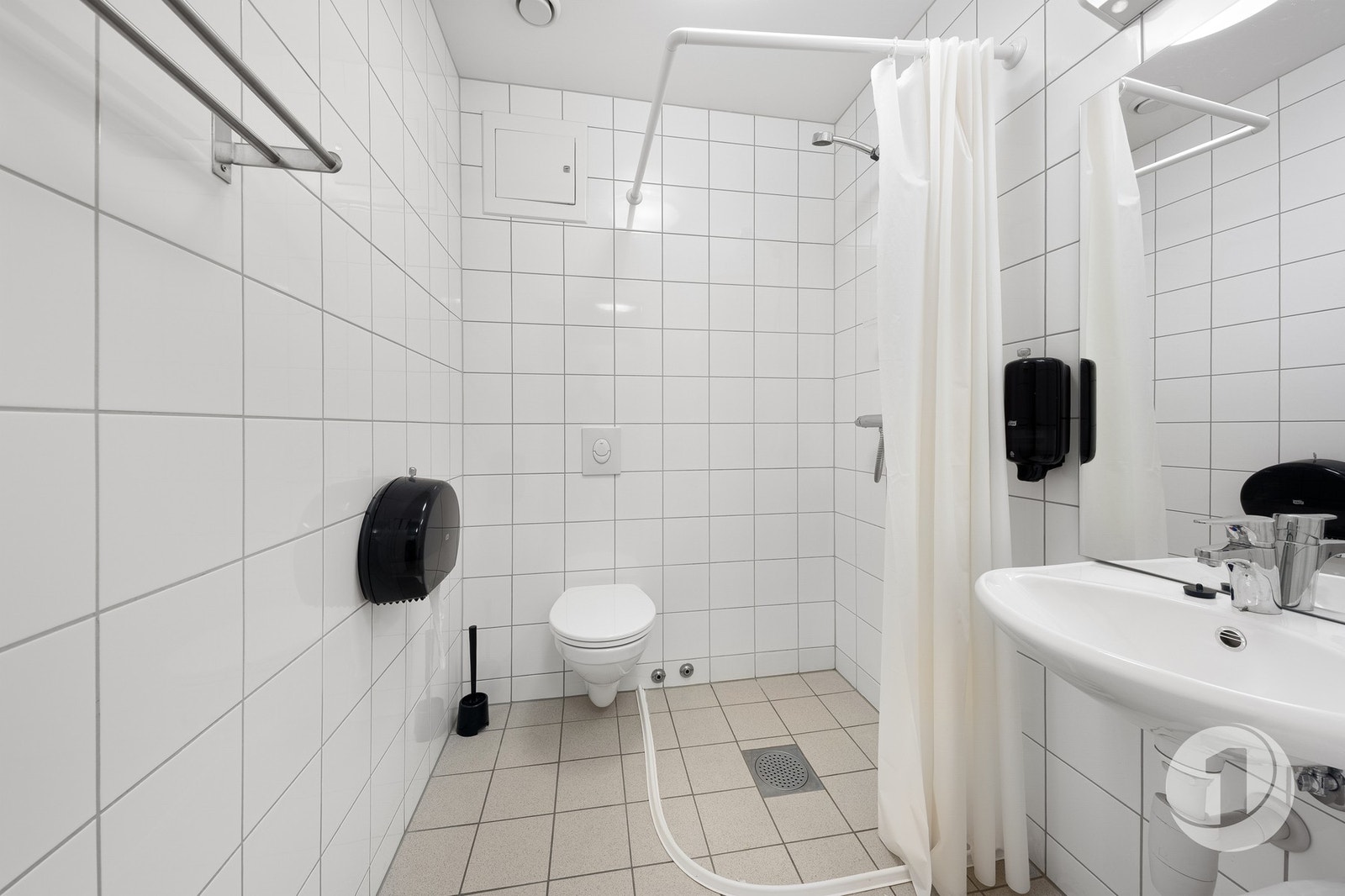 I tillegg har hyblene egne flislagte bad. Galleribilde