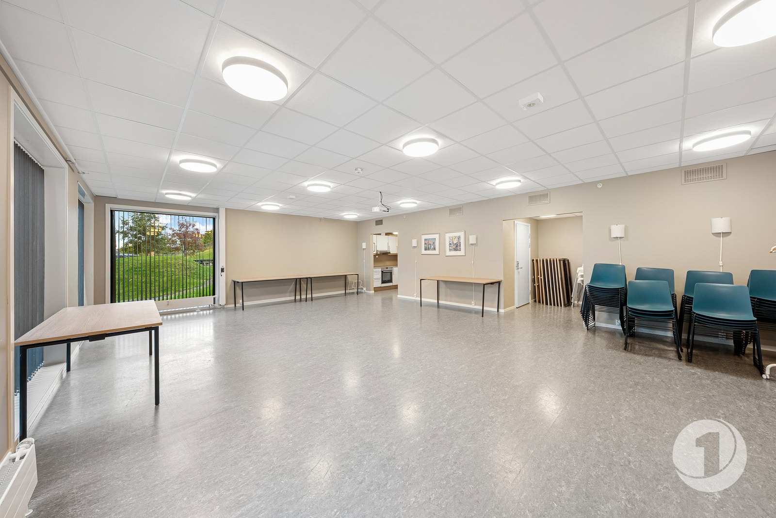 Et romslig festlokale som det er mulig å leie er også i bygget. Et veldig kjekt tilbud til beboerne i sameiet/velforeningen! Galleribilde