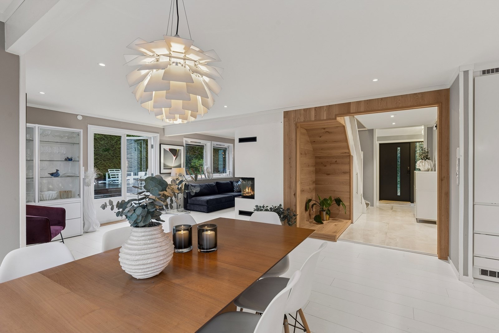 Det er foretatt en del oppgraderinger de senere år, herunder blant annet nytt kjøkken, oppussing av bad, flere overflatebehandlinger med mer. Galleribilde