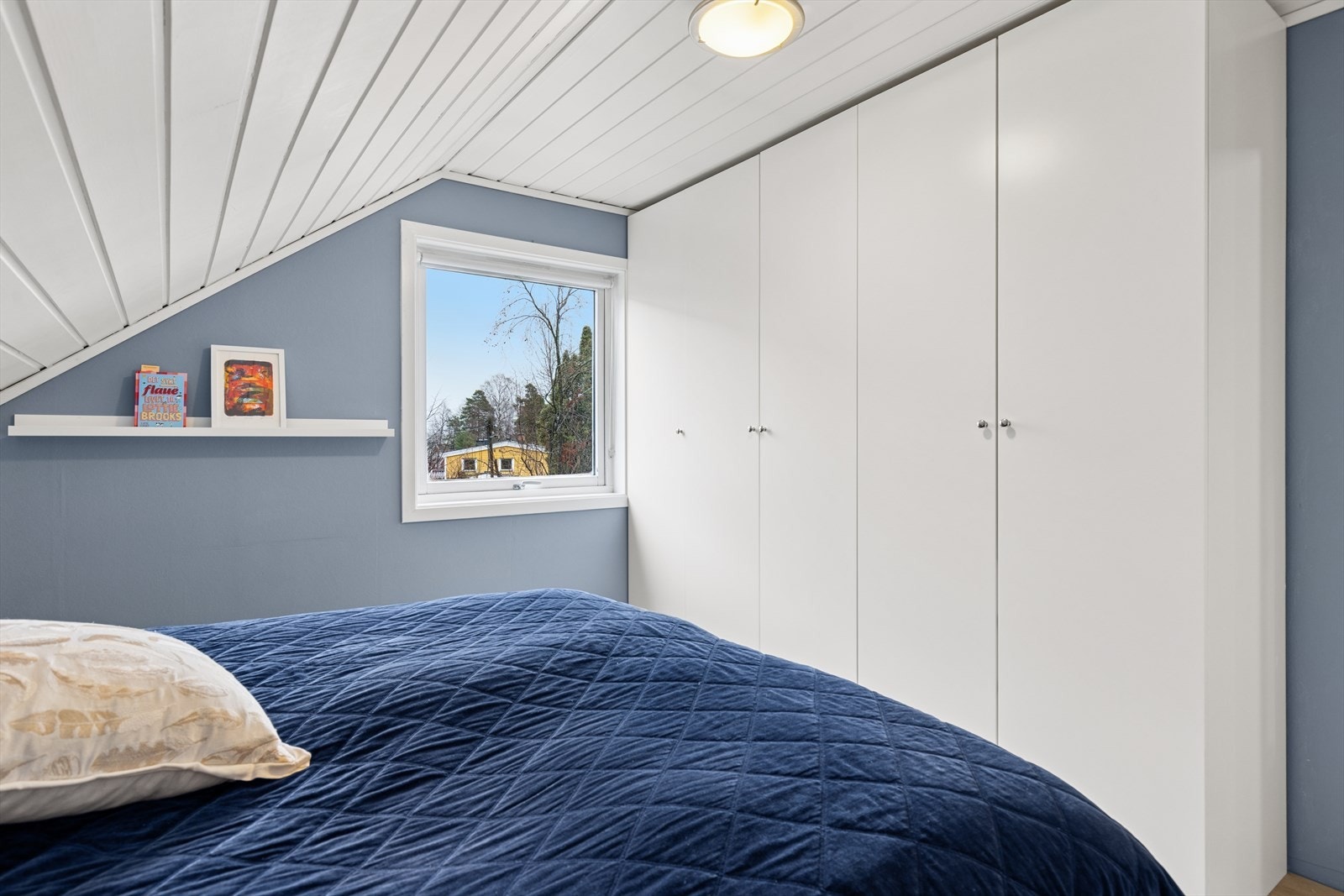 Her har du også god plass til garderobeskap. Galleribilde