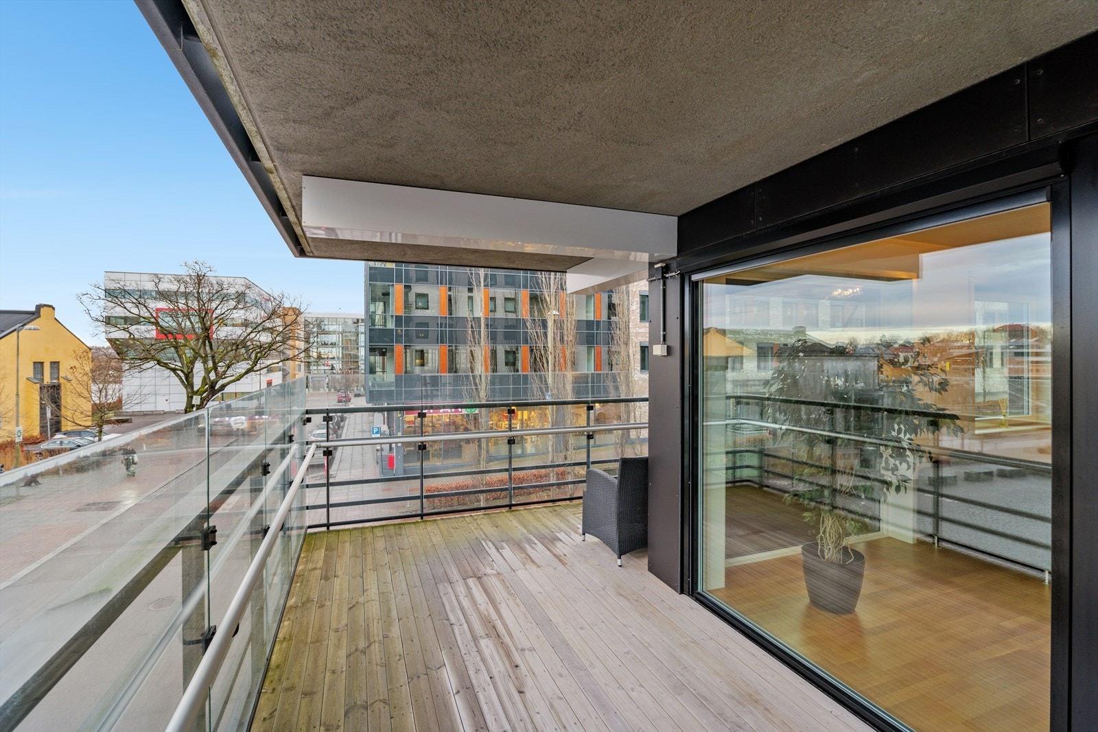 Langs bryggene i Tønsberg kan du nyte av båtlivets gleder eller et stort utvalg av kulturtilbud, restauranter, kafeer og barer. Galleribilde