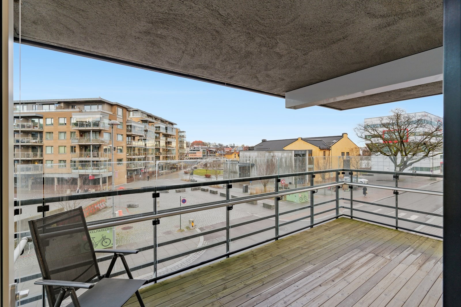 Her er det god plass til ønsket utvendig møblement. Galleribilde