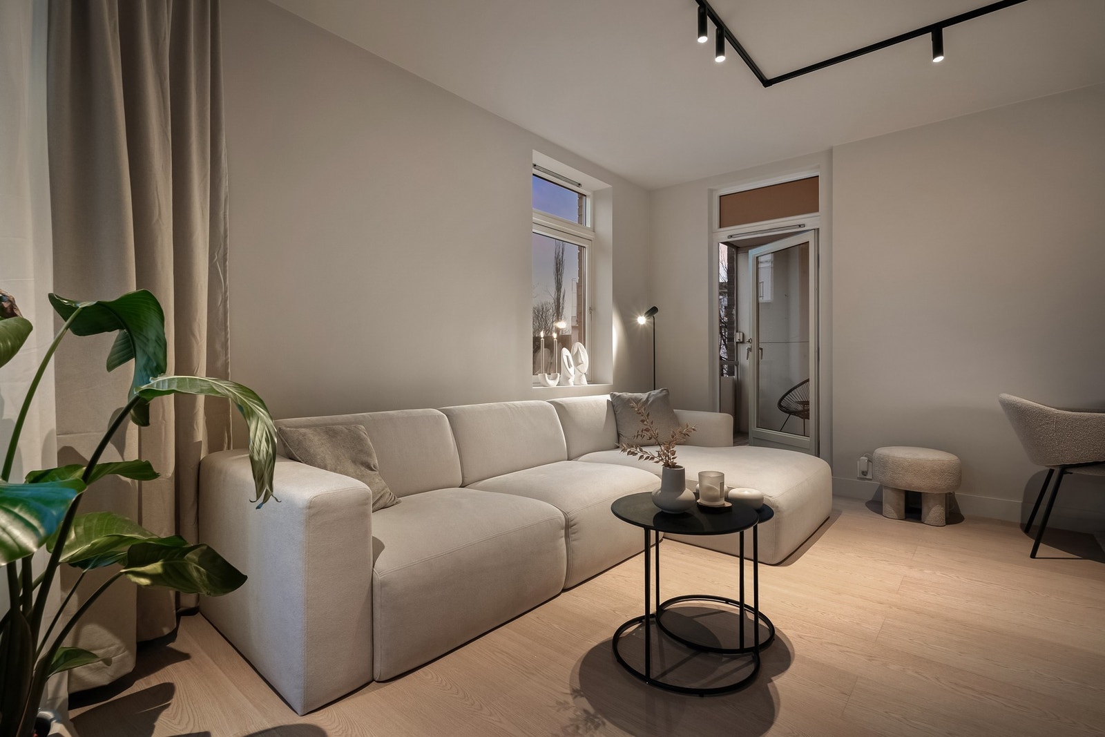 Stue på 27,5 kvm med direkte utgang til flott balkong. Galleribilde