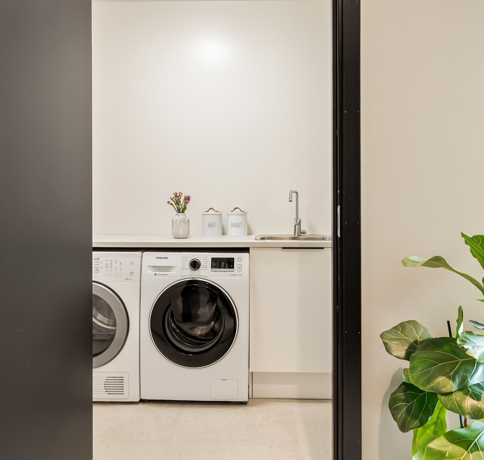 - Praktisk med separat vaskerom. En drøm for alle i en hektisk hverdag - Galleribilde