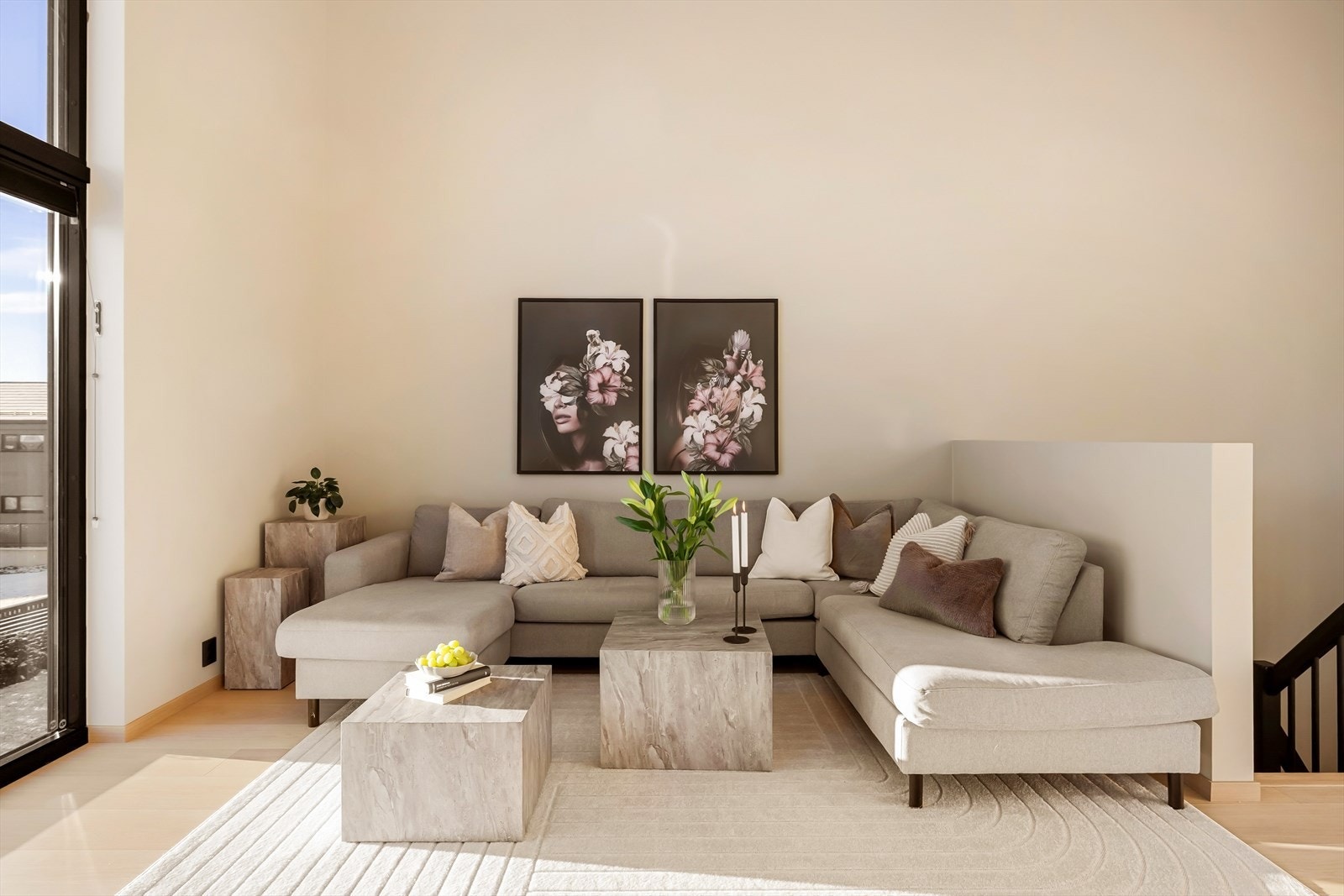 - Boligen kjennetegnes med store og gode oppholdsrom - Galleribilde