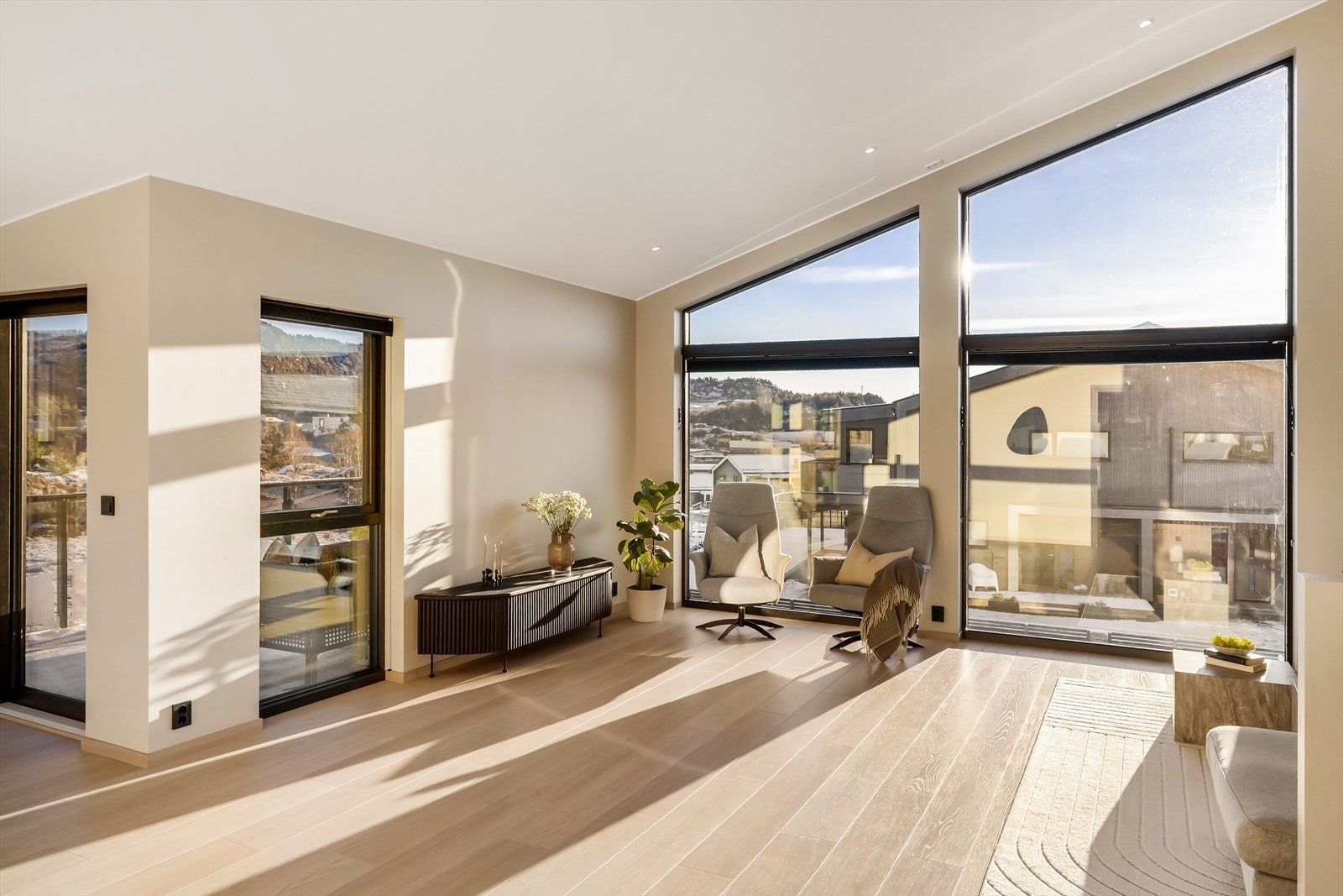 - Merk spotlights i himling - Galleribilde