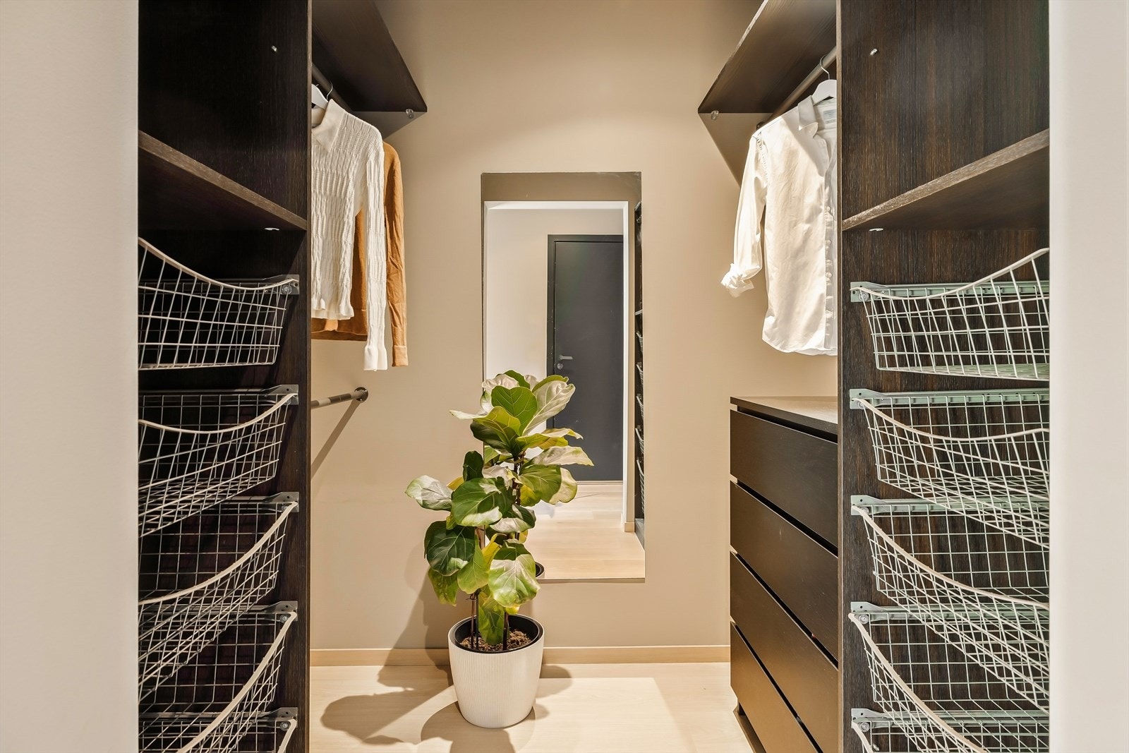 - Walk-in closet er en stor drøm for mange - Galleribilde