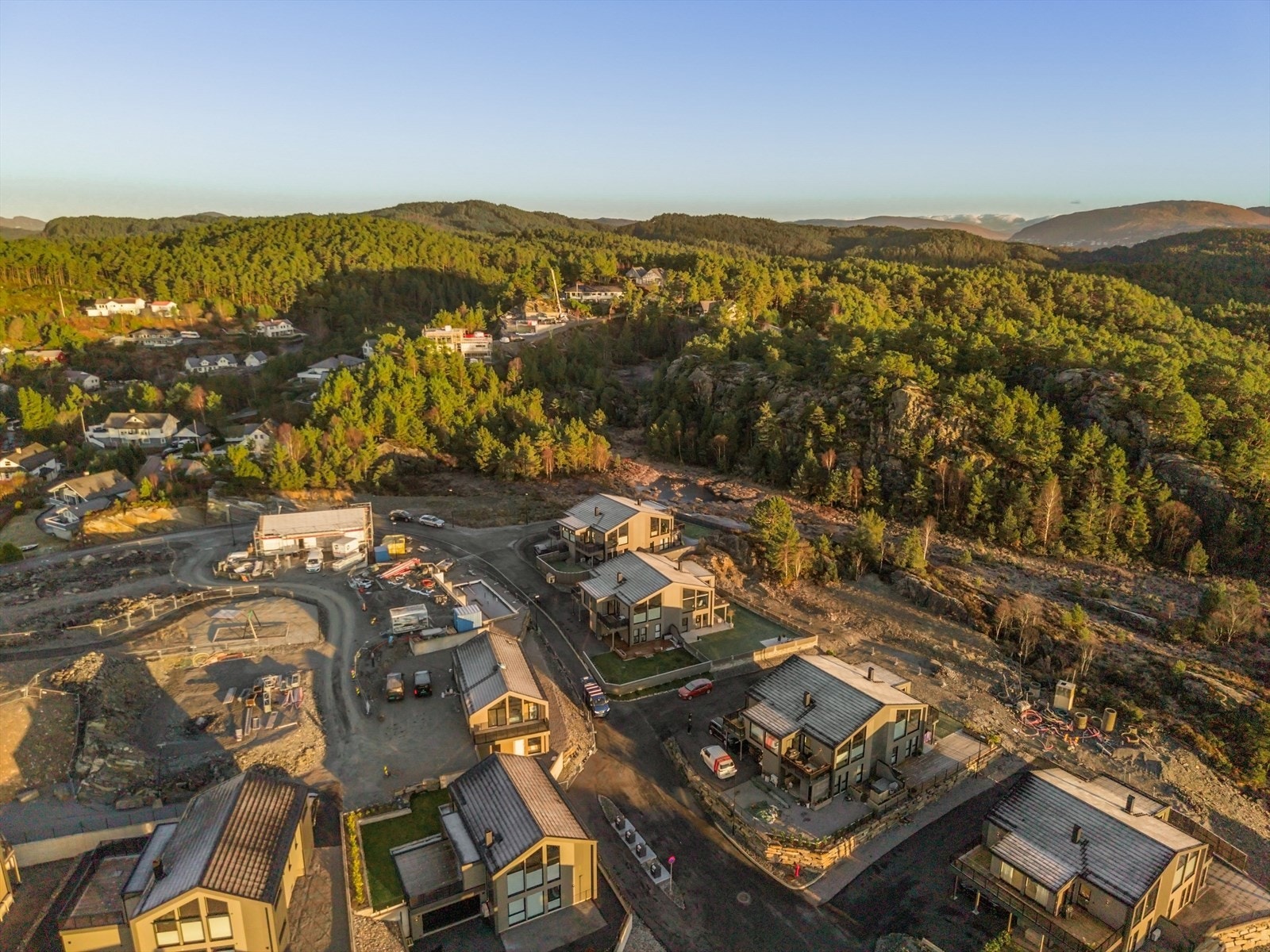 - Det er flotte turmuligheter i området som blant annet Dronningen og Tranetjørna - Galleribilde