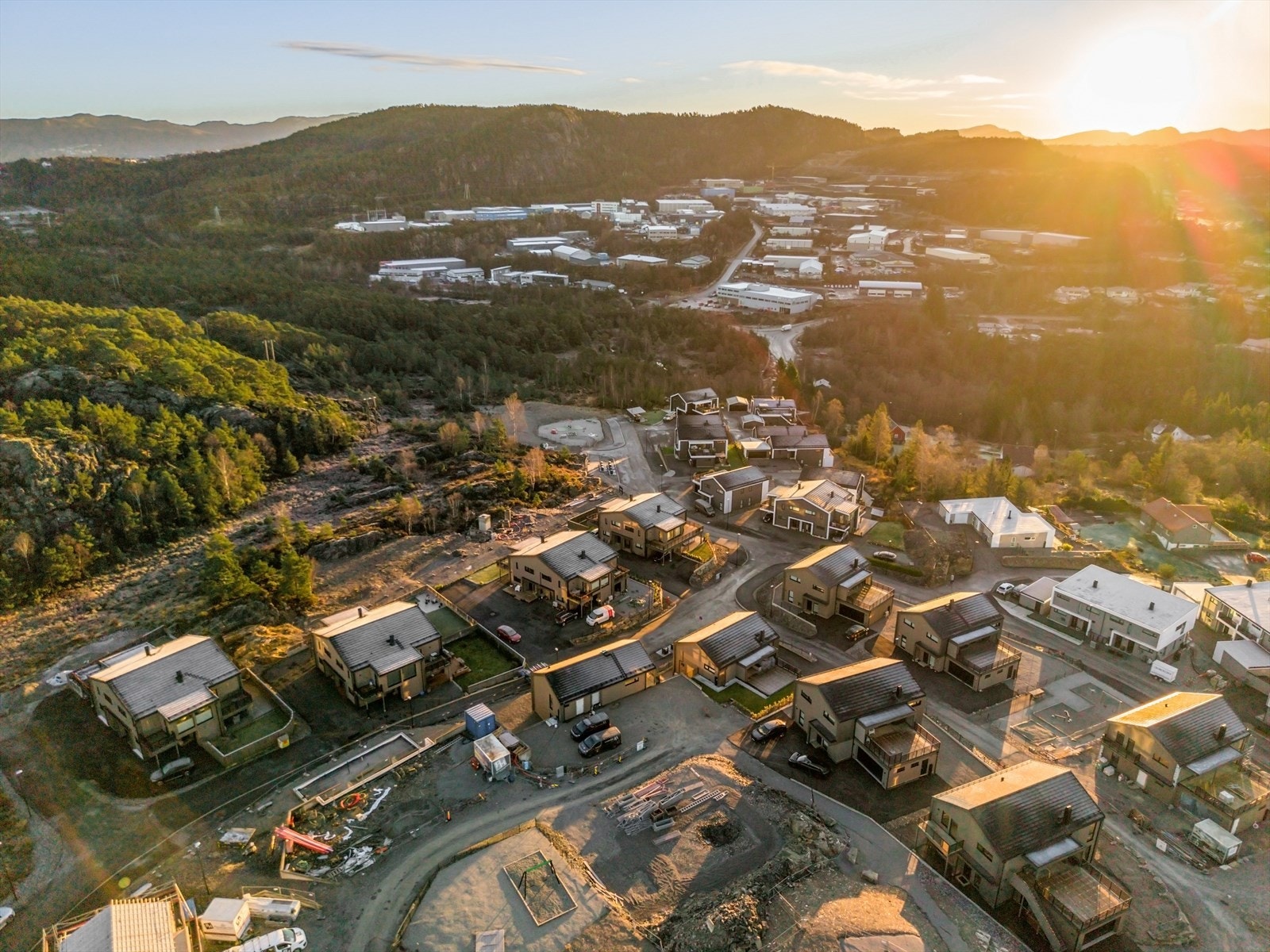 - Nærmeste busstopp "Haugland verkstedet" ligger bare 5 minutts gange unna - Galleribilde