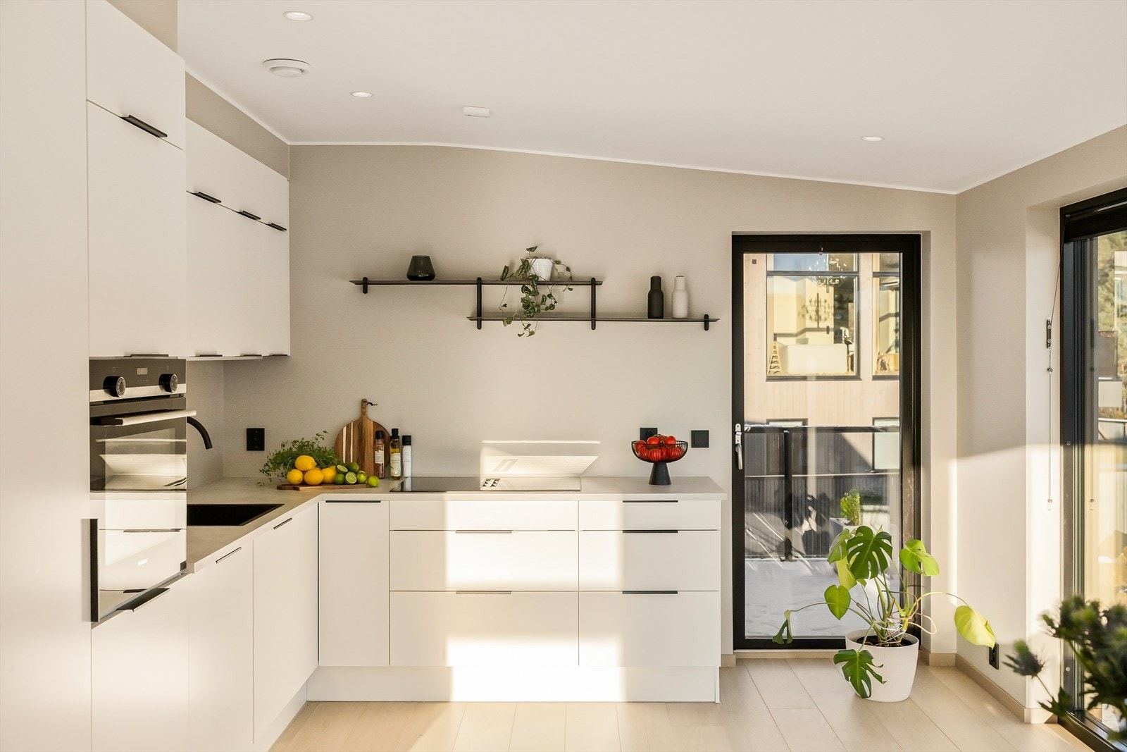 - Merk direkte tilkomst til balkong fra kjøkken - Galleribilde