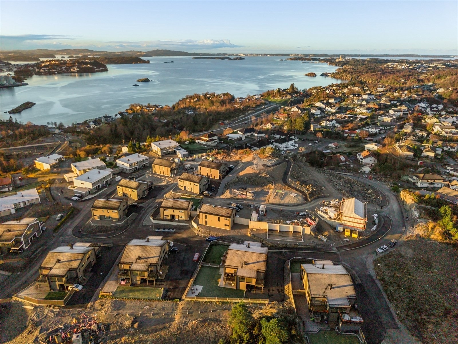 - Nærmeste dagligvarebutikk, Kiwi Storebotn, ligger bare en 2 minutters kjøretur unna - Galleribilde