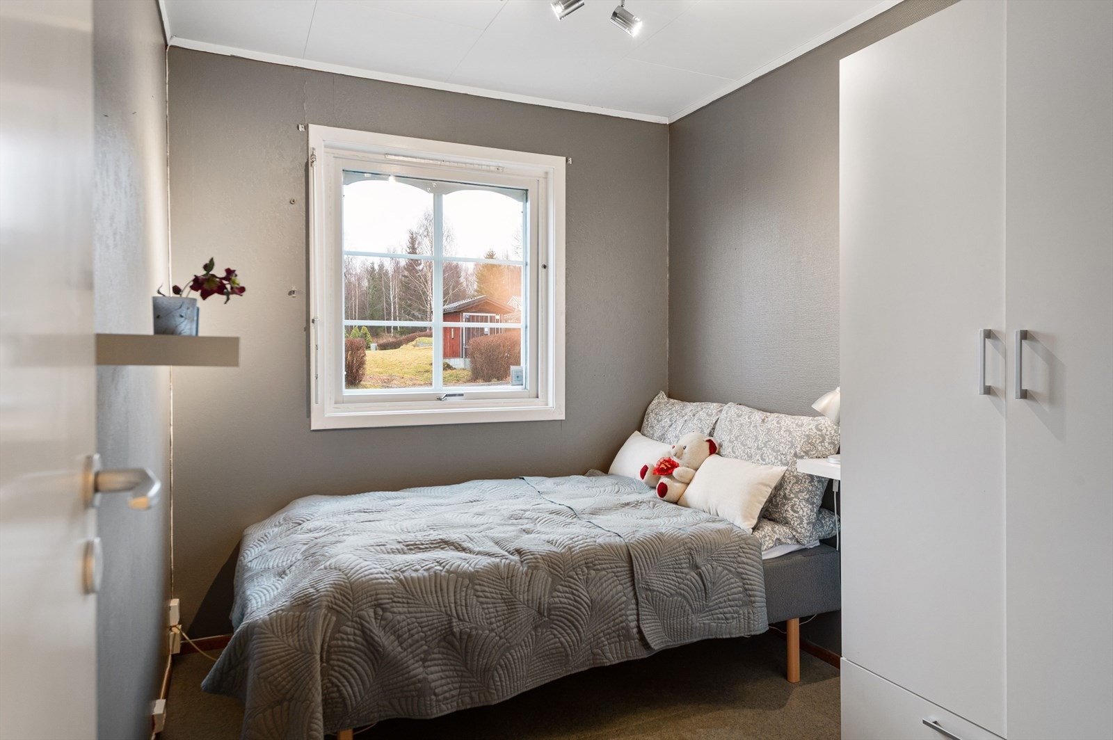 Soverom to har også god størrelse og garderobeskap. Galleribilde