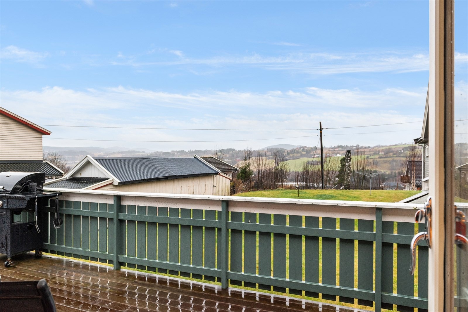 Utsikten fra terrassen mot vest. Galleribilde