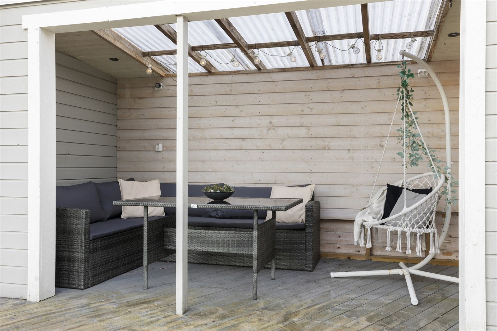 Her kan en sitte ute på de mindre fine dagene og. Galleribilde