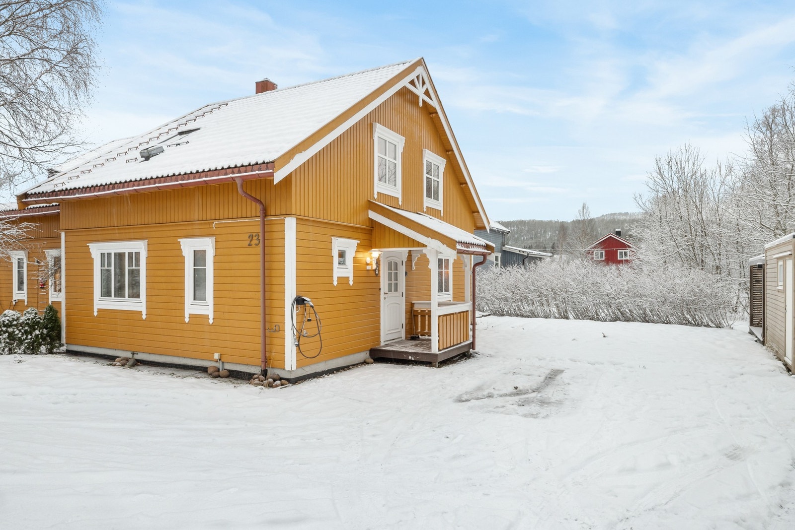 Halvpart av vertikaldelt tomannsbolig oppført i 1994 Galleribilde