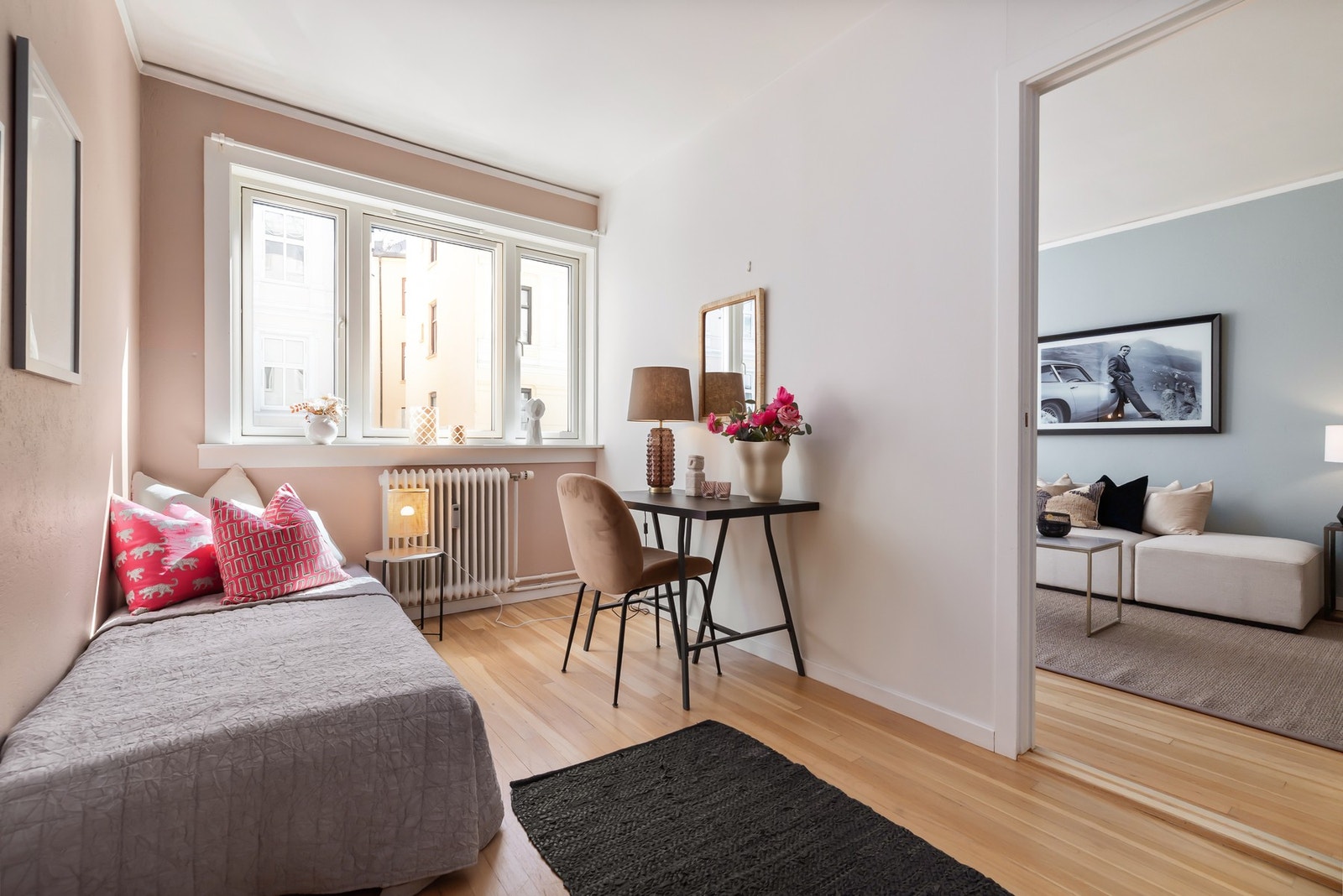 Det andre soverommet har også god plass og naturlig lysinnslipp Galleribilde