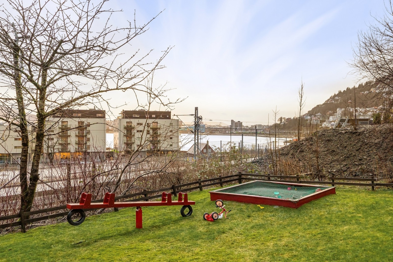 Aksjelaget har en koselig lekeplass. Galleribilde