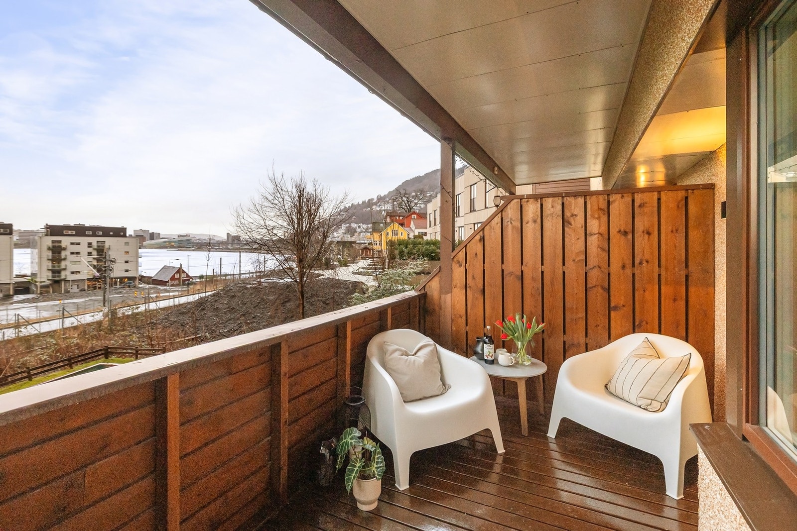 Terrasse med flott utsikt og gode solforhold. Galleribilde