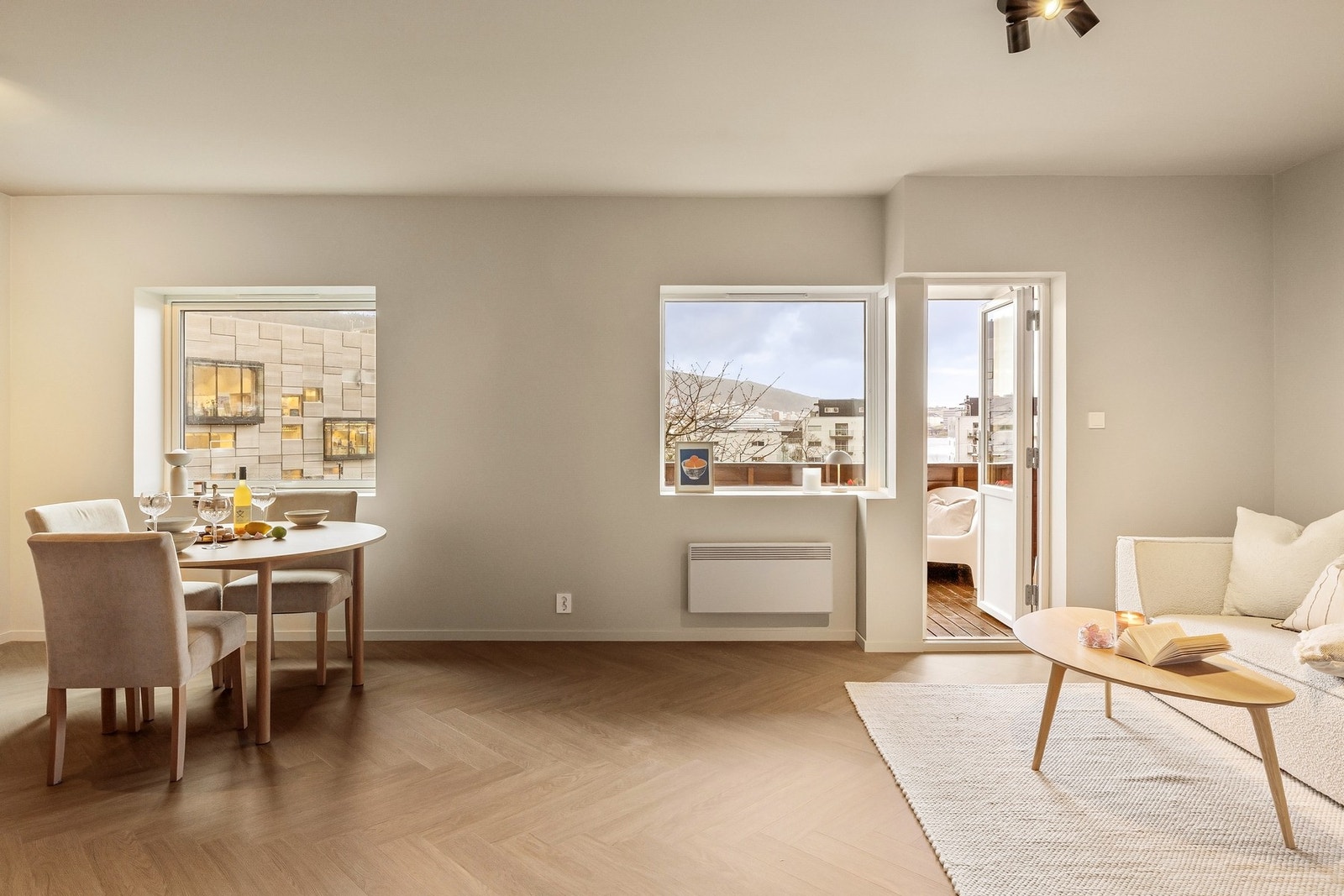 Dette er en nydelig 3-roms leilighet som ble nyoppusset i 2025. Galleribilde