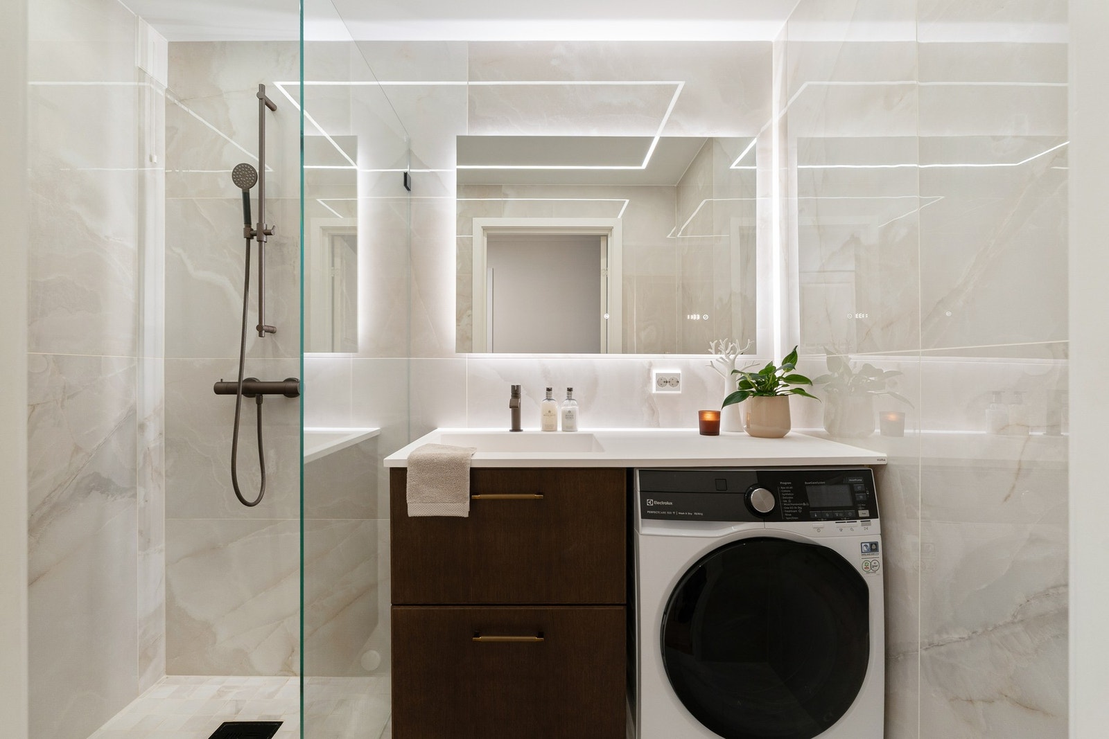 Rålekkert baderom som ble rehabilitert av autorisert firma i 2024. Galleribilde