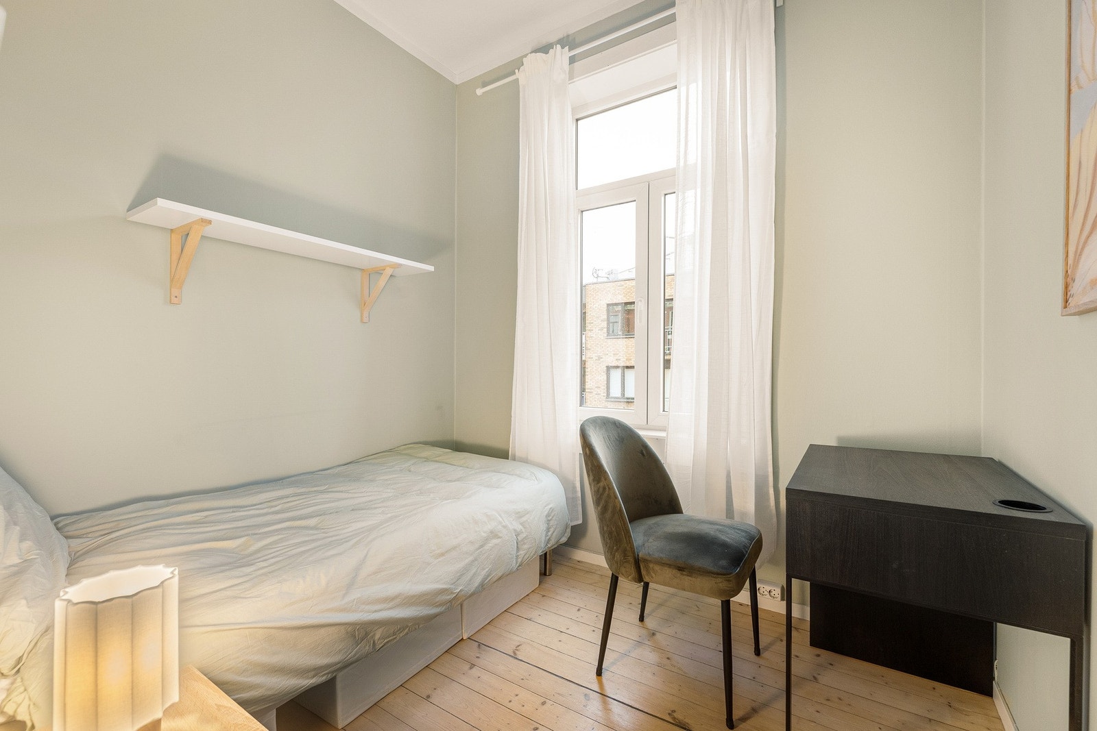 Soverom 2 er også av god størrelse. Dette rommet egner seg godt som barnerom/gjesterom. Galleribilde