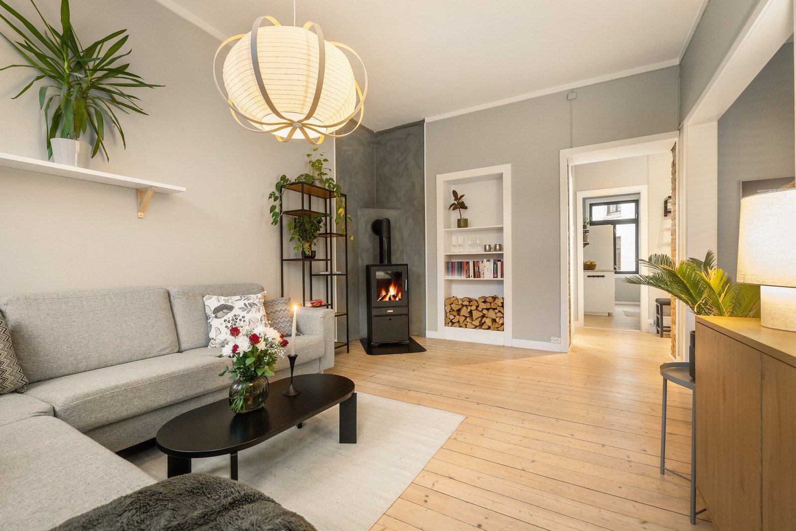 Det er ikke forkjøpsrett i borettslaget og ingen dok.avgift ved kjøp. Galleribilde