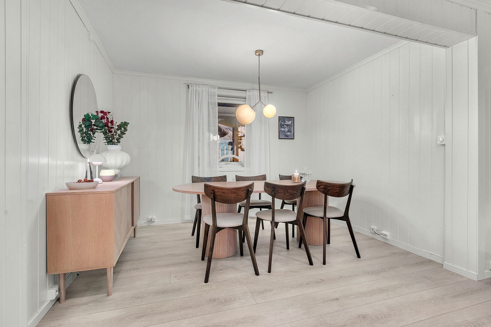 Spisestuedel Galleribilde