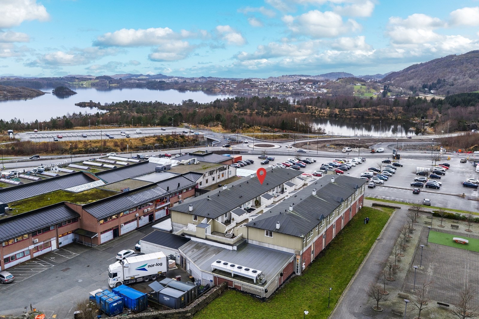 EiendomsMegler 1 v/Morten Karlsen presenterer Rådhusvegen 49 - Kjekk leilighet på toppen Aksdalsenteret - Foto: Vestbris Galleribilde