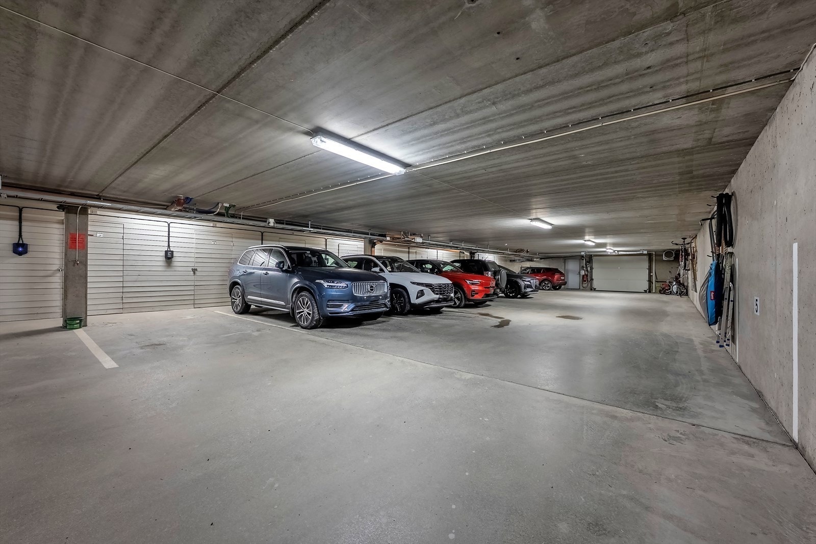 Egen garasjeplass og bod i parkeringskjeller Galleribilde