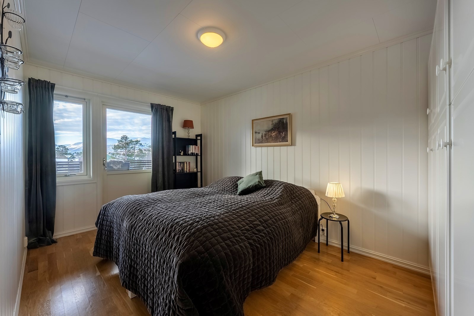 Hovedsoverom med utgang til balkong Galleribilde