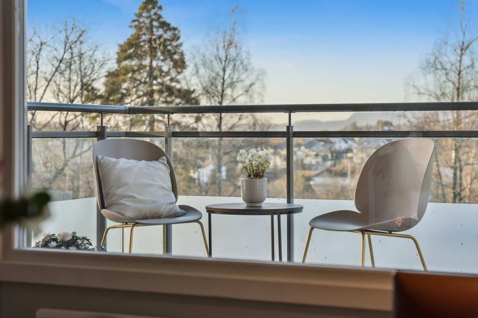 Hyggelig utsyn fra stuen. Galleribilde