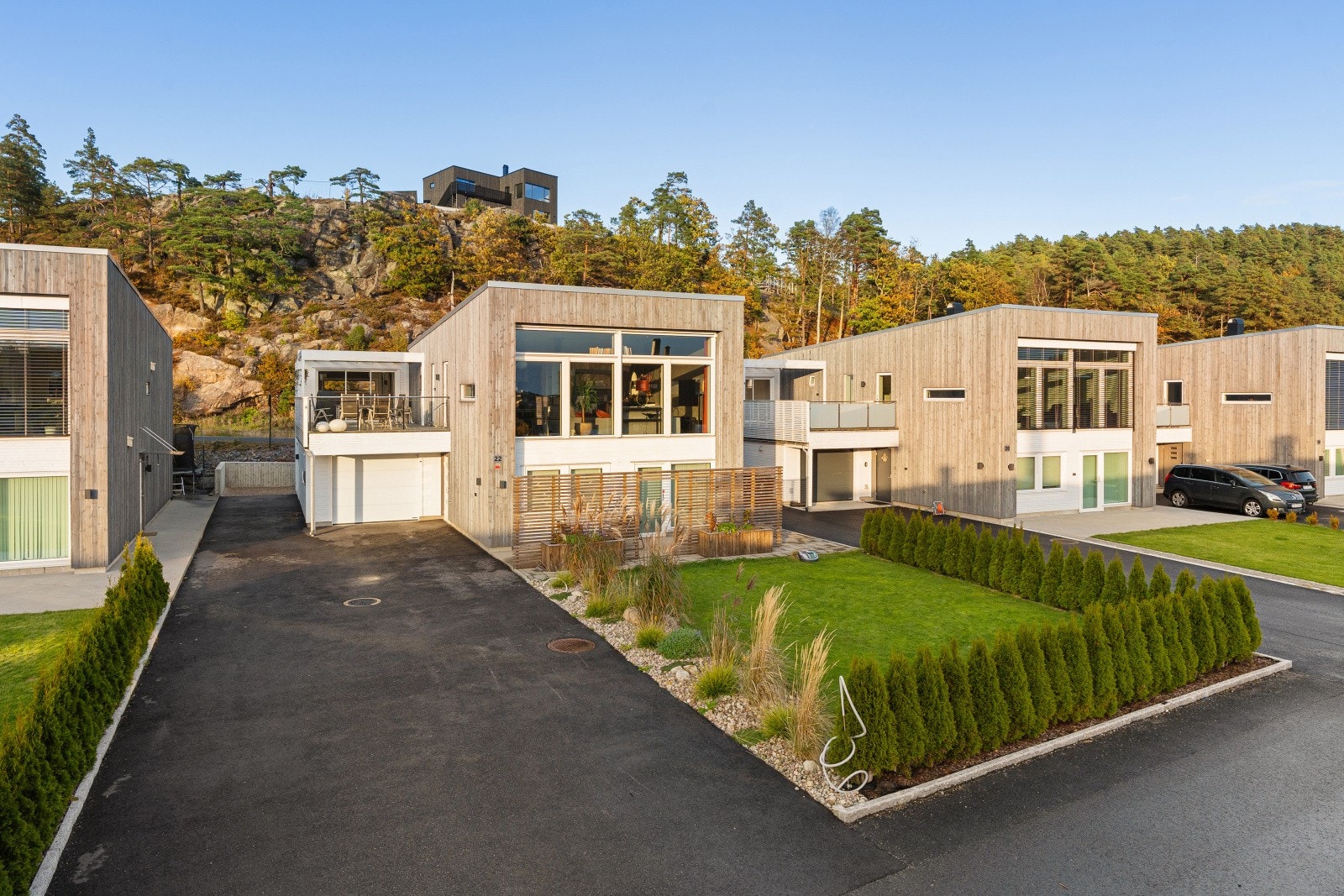 Lekker og moderne enebolig | Praktikantdel | Garasje med takterrasse og hagestue | Solrik og attraktiv beliggenhet Galleribilde