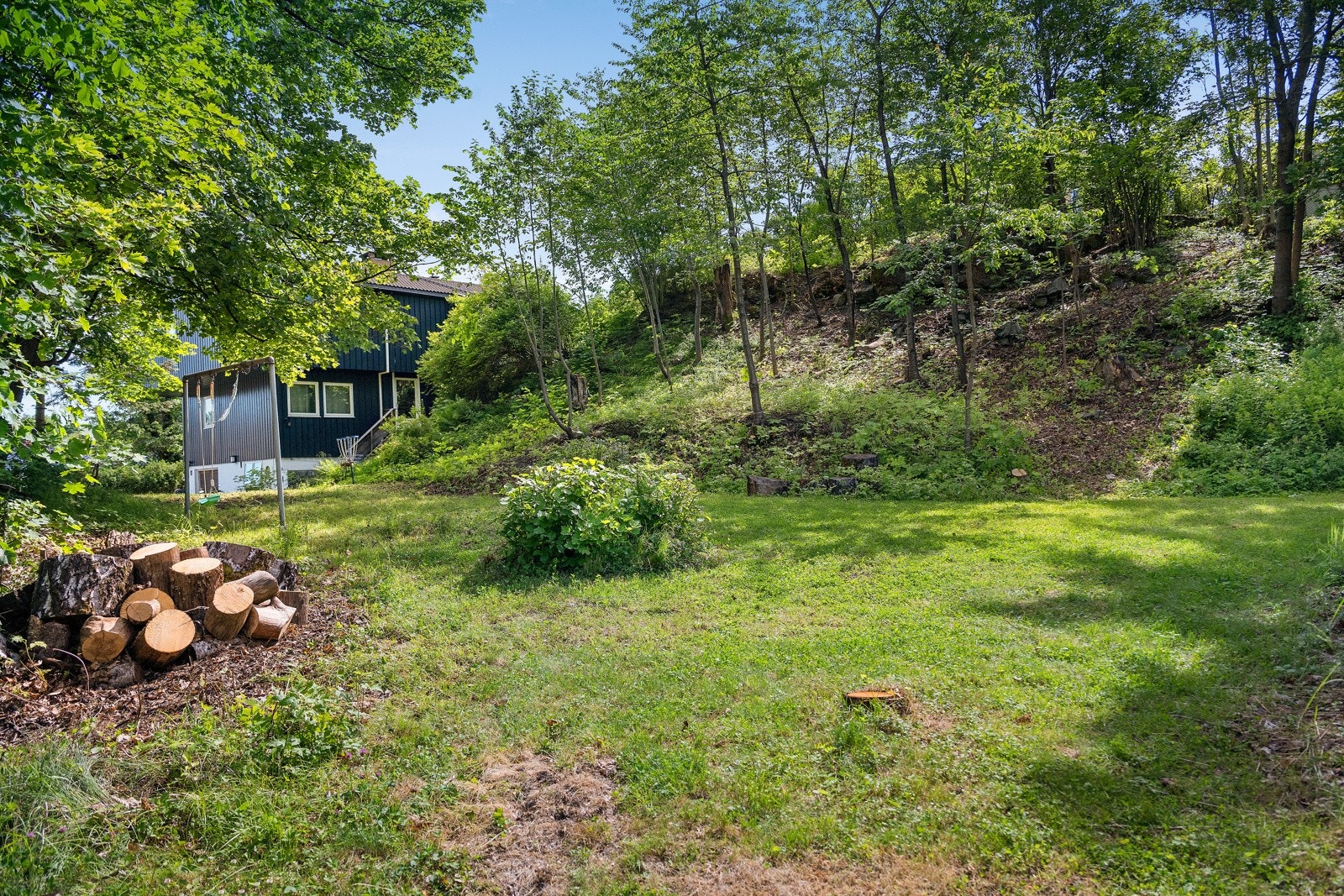 Etablert villaområde med kort gangavstand til transport, butikk mm Galleribilde