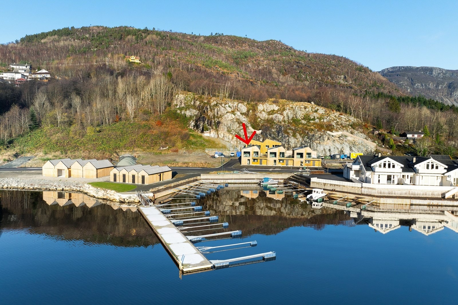 Boligen er en del av prosjektet Årdal Brygge og er nylig ferdigstilt. Galleribilde
