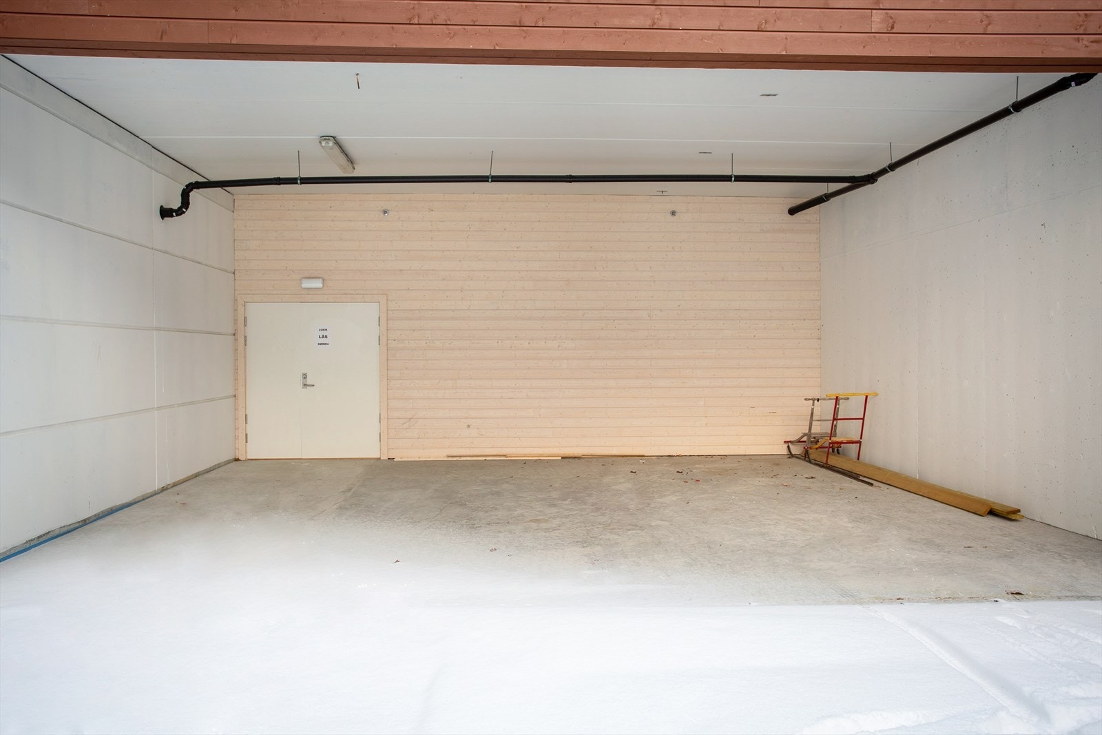 Det medfølger en egen bod samt carportplass med leiligheten, her er det mulighet for tilkobling av el-bil lading Galleribilde