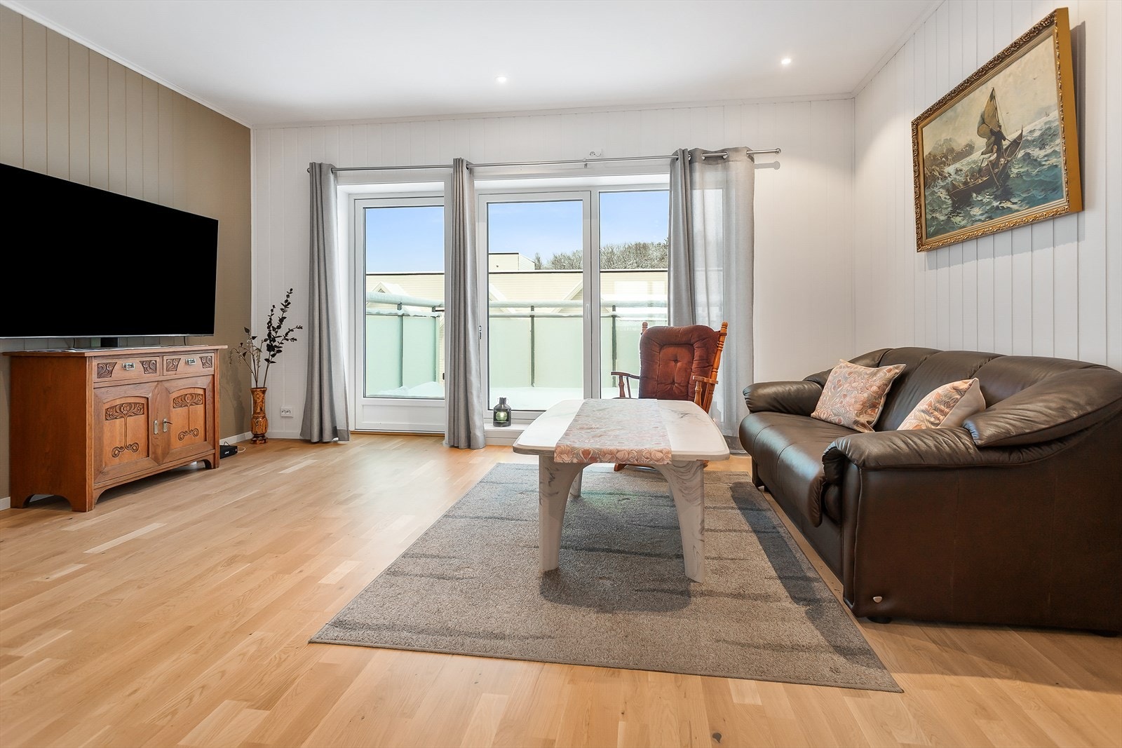 Leiligheten er totalt på 70 kvm, og har også balkong med utgang fra stuen Galleribilde