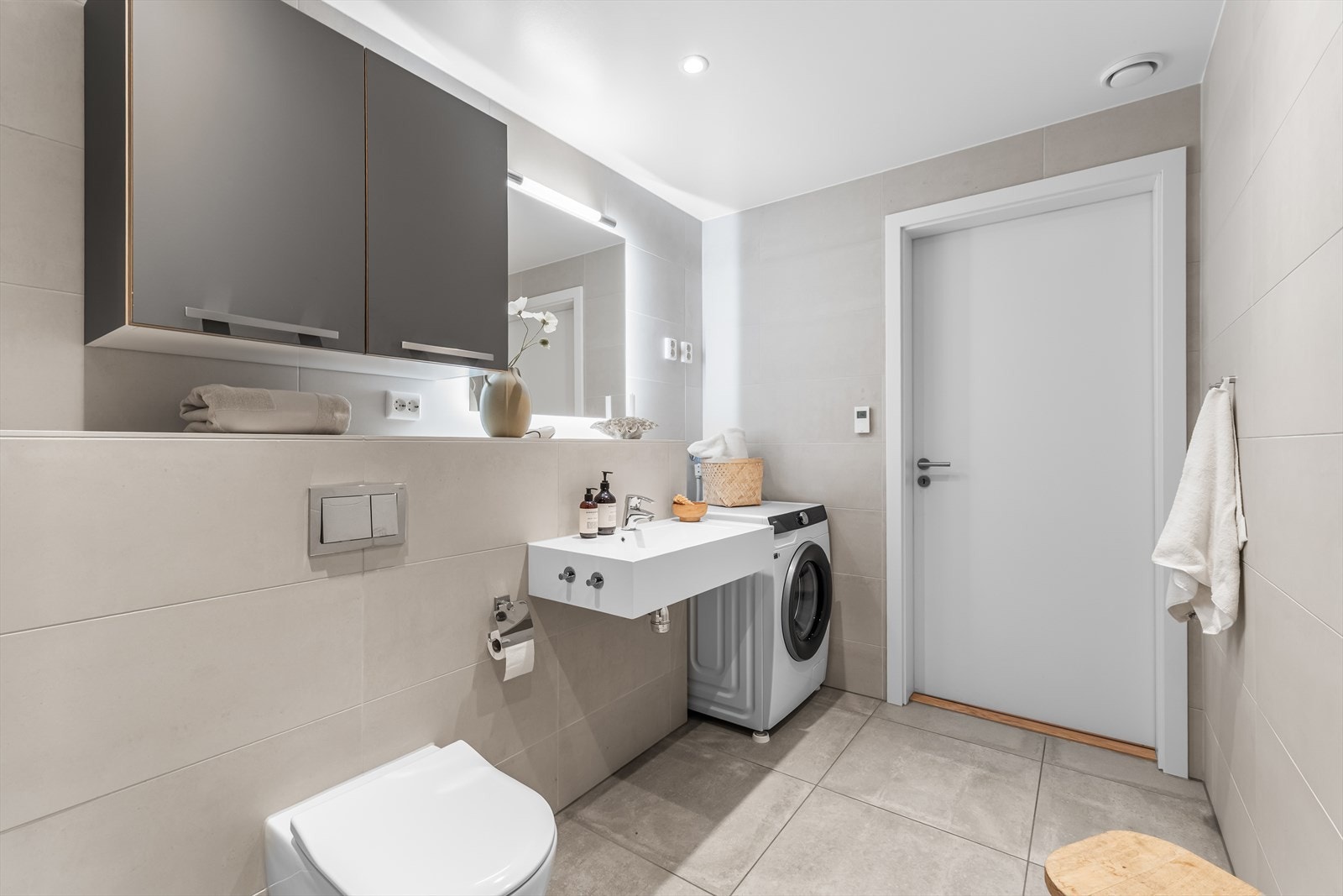 Det er opplegg for vaskemaskin og tørketrommel, samt balansert ventilasjon for et godt inneklima. Galleribilde