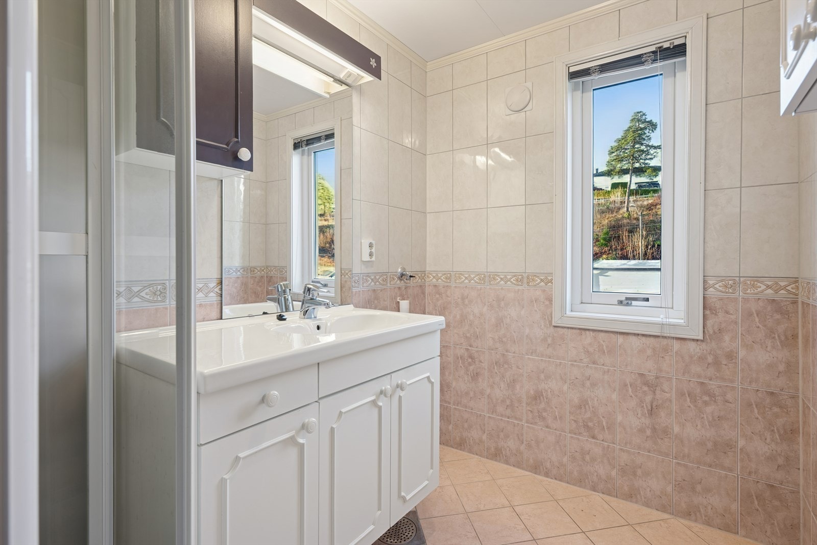 Flislagt bad fra 2006/2007 oppusset i regi av borettslaget. Galleribilde