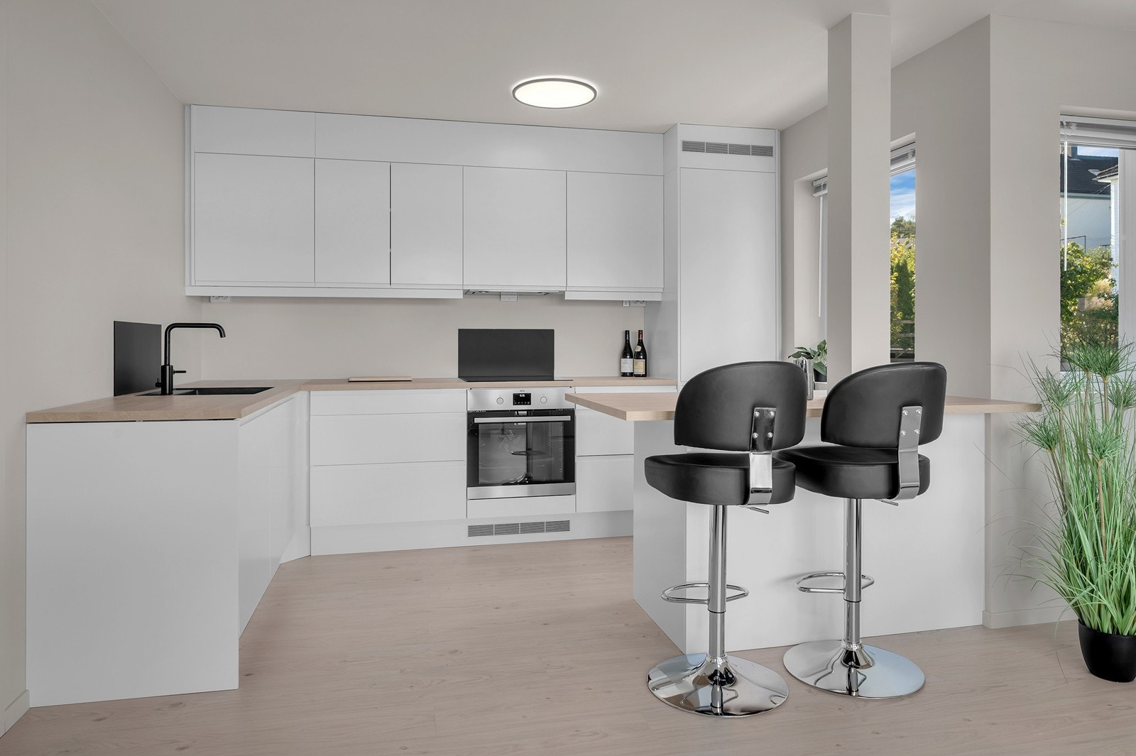 Praktisk kjøkkenøy løsning. EPOQ kjøkken montert 2025. Galleribilde