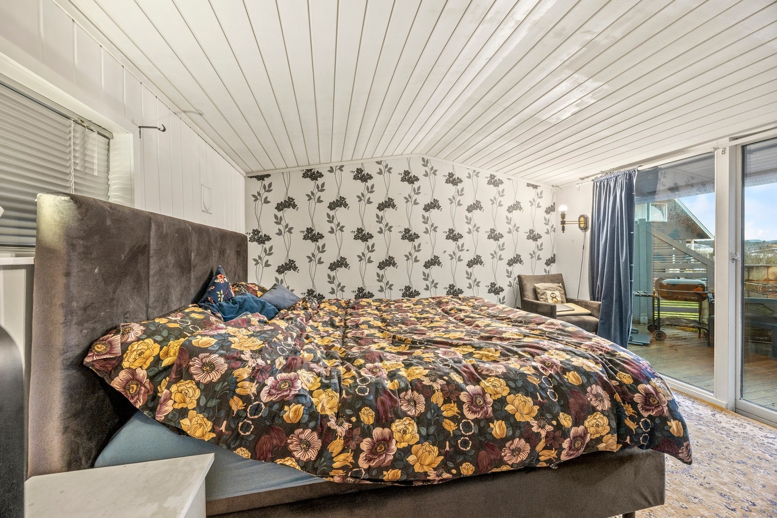 Sport, klesbod og matbod omgjort til soverom. Det foreligger ingen søknad om bruksendring og kjøper overtar risiko for dette. Galleribilde