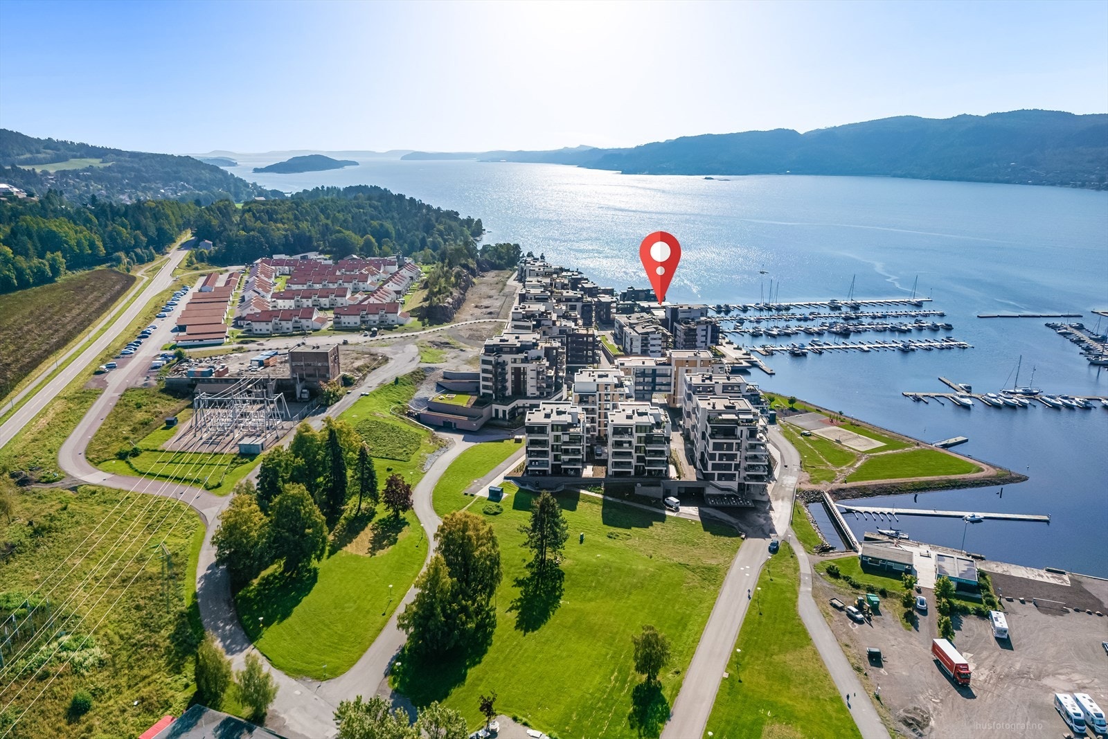 Nordre Jarlsberg Brygga ligger idyllisk til i Sandebukta like ved vannkanten. Galleribilde